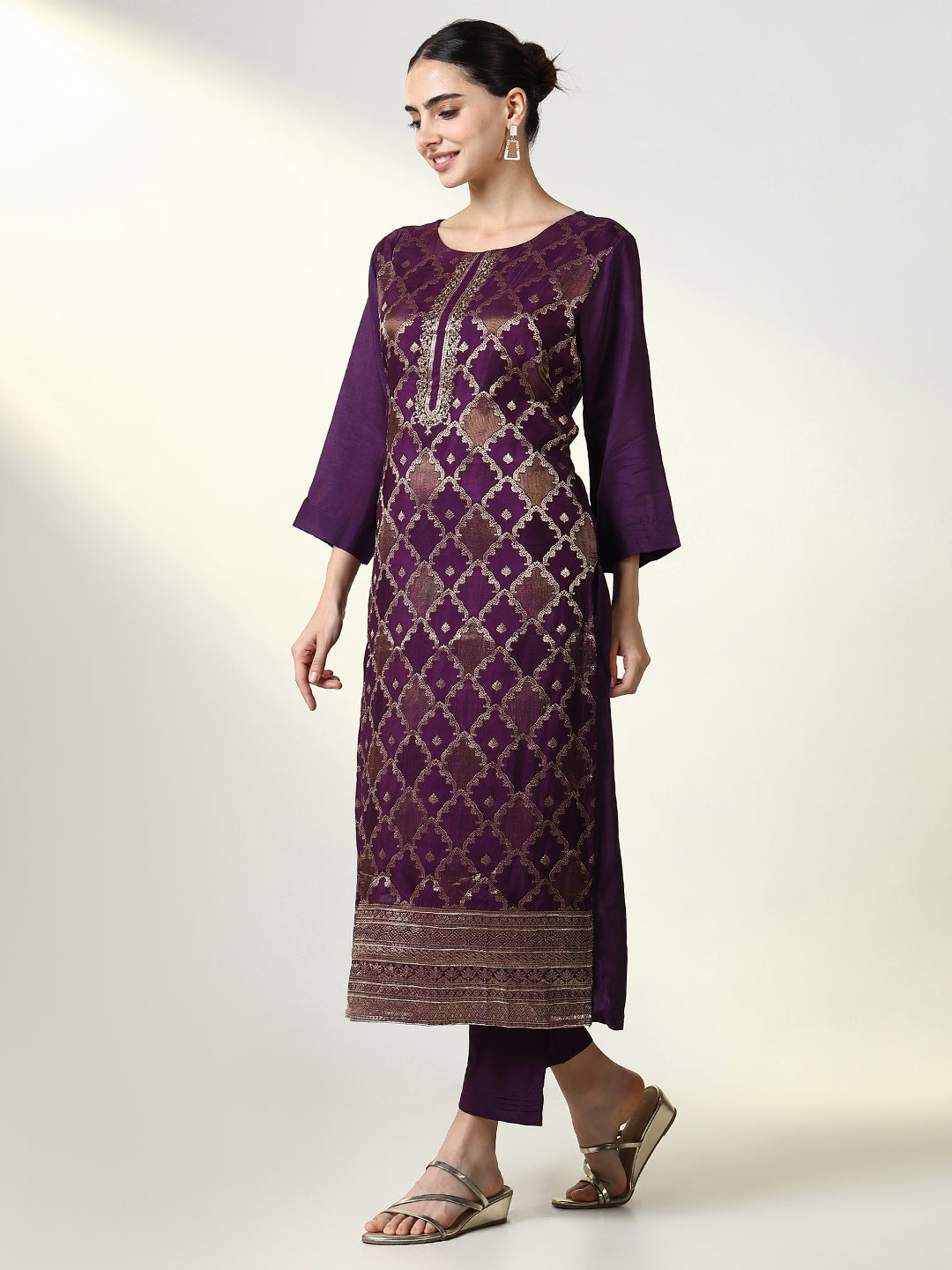 Women Graphic Purple Straight Kurta Set with Dupatta