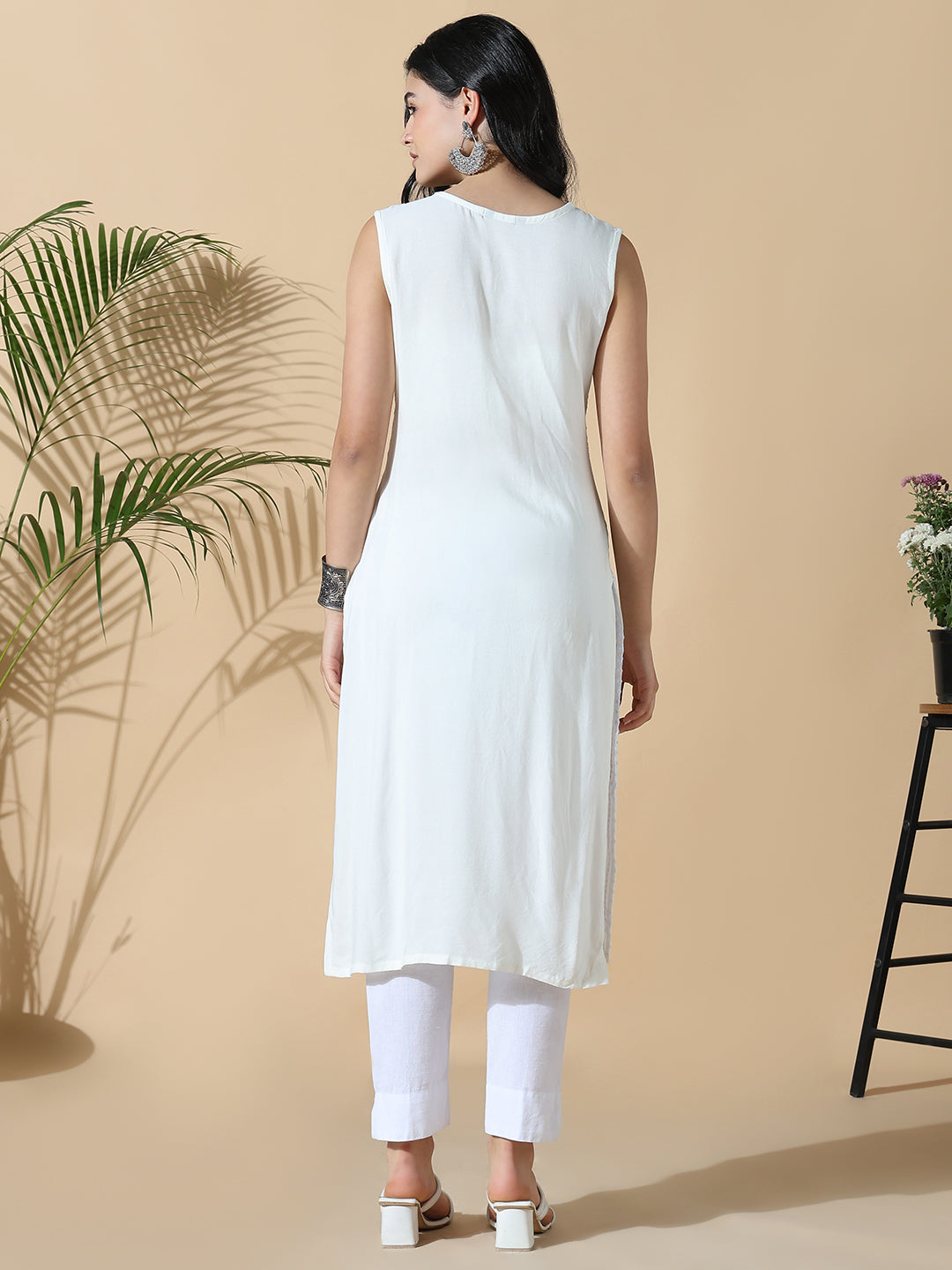 Women White Solid Embroidered Straight Kurta