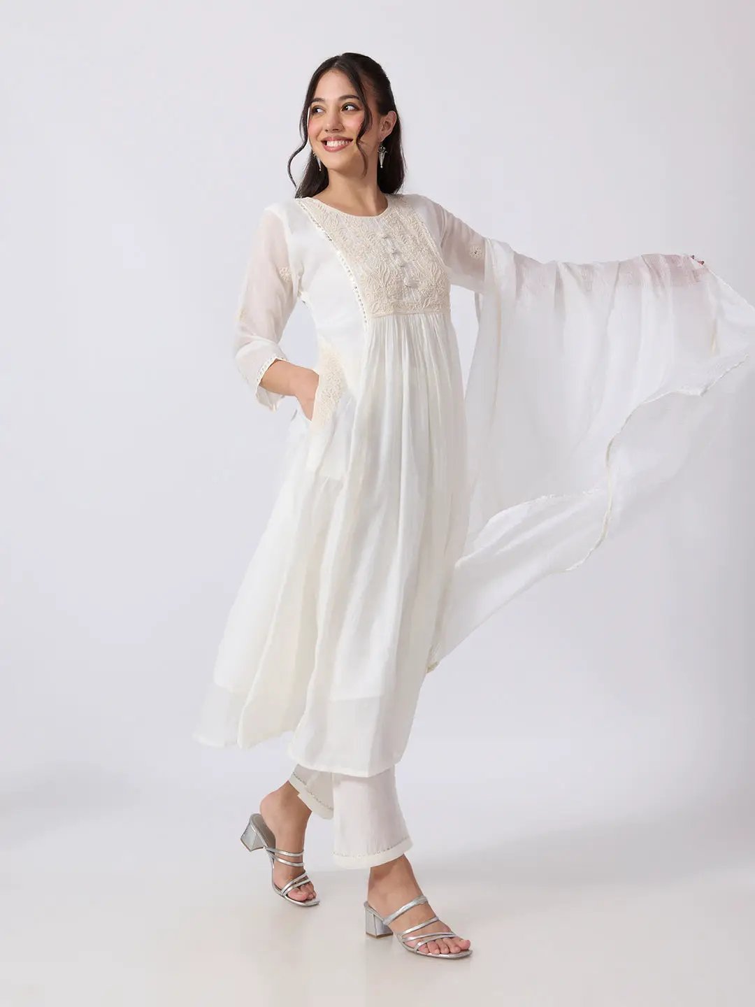 Women's White Floral Embroidered Kurta Set
