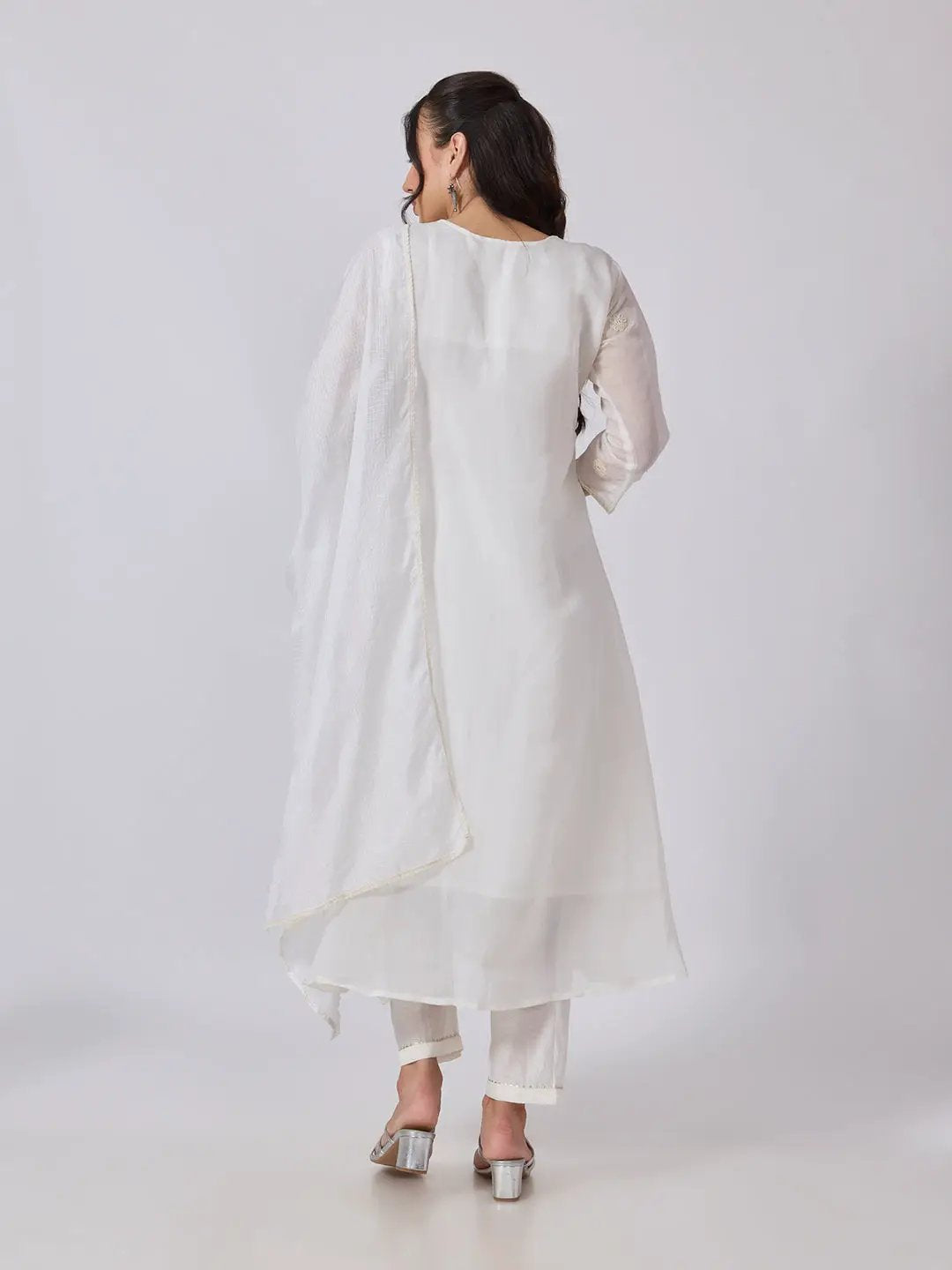 Women's White Floral Embroidered Kurta Set
