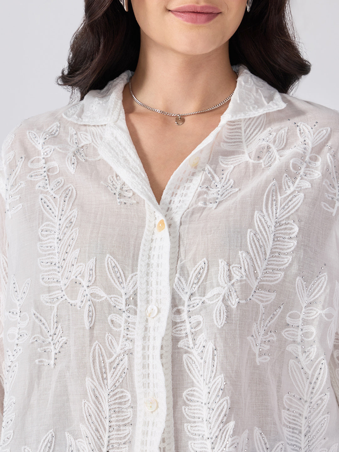 Women’s Embroidered White Shirt with Leaf Motifs and Scalloped Hem