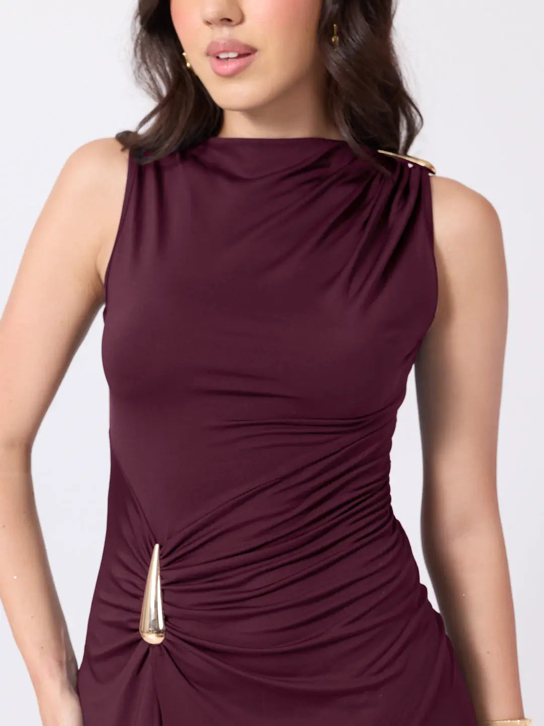 Women's Maroon Bodycon Dress with Gold Tone Waist Brooch & Ruched Detailing