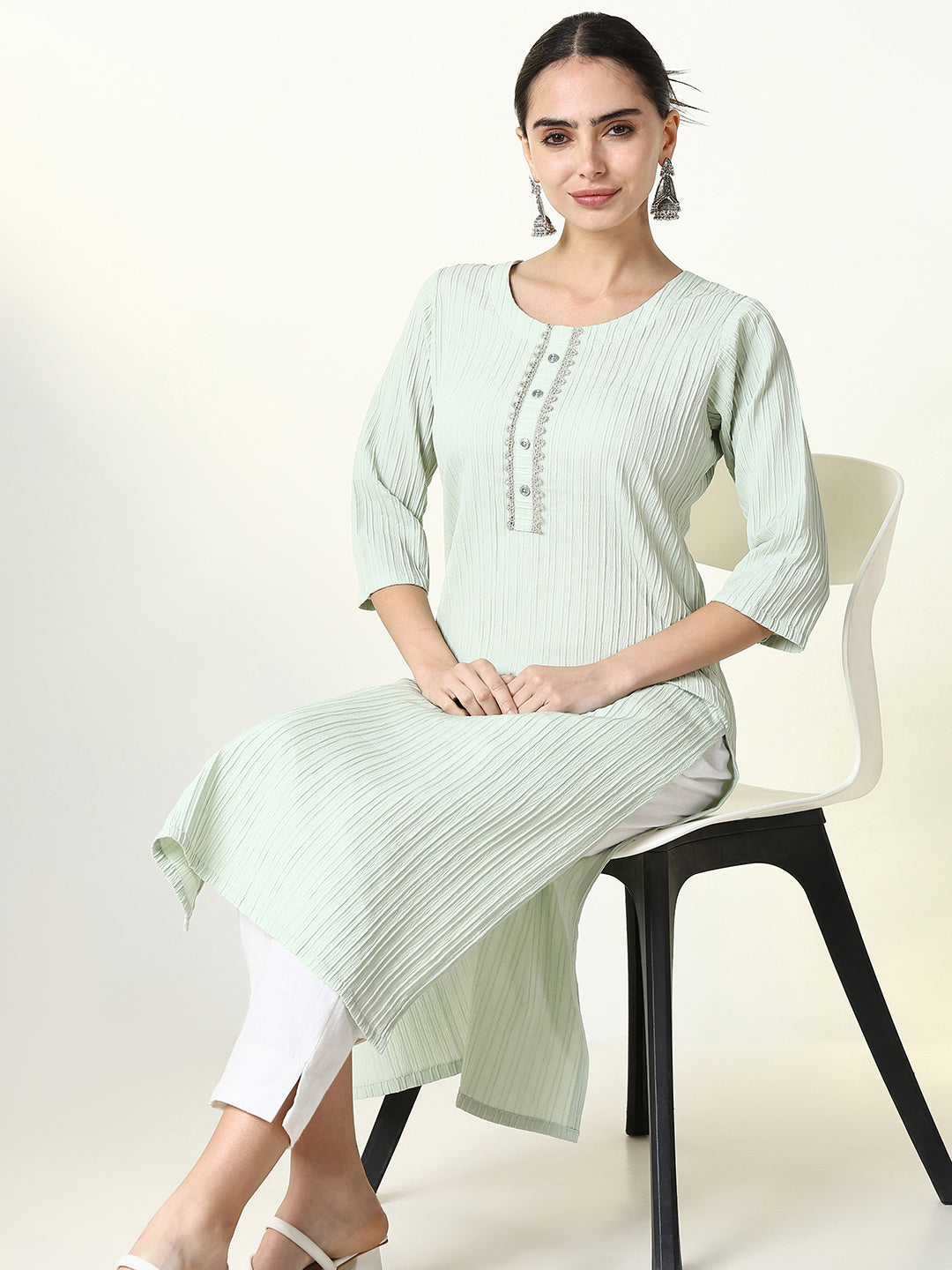 Women Green Solid Straight Kurta