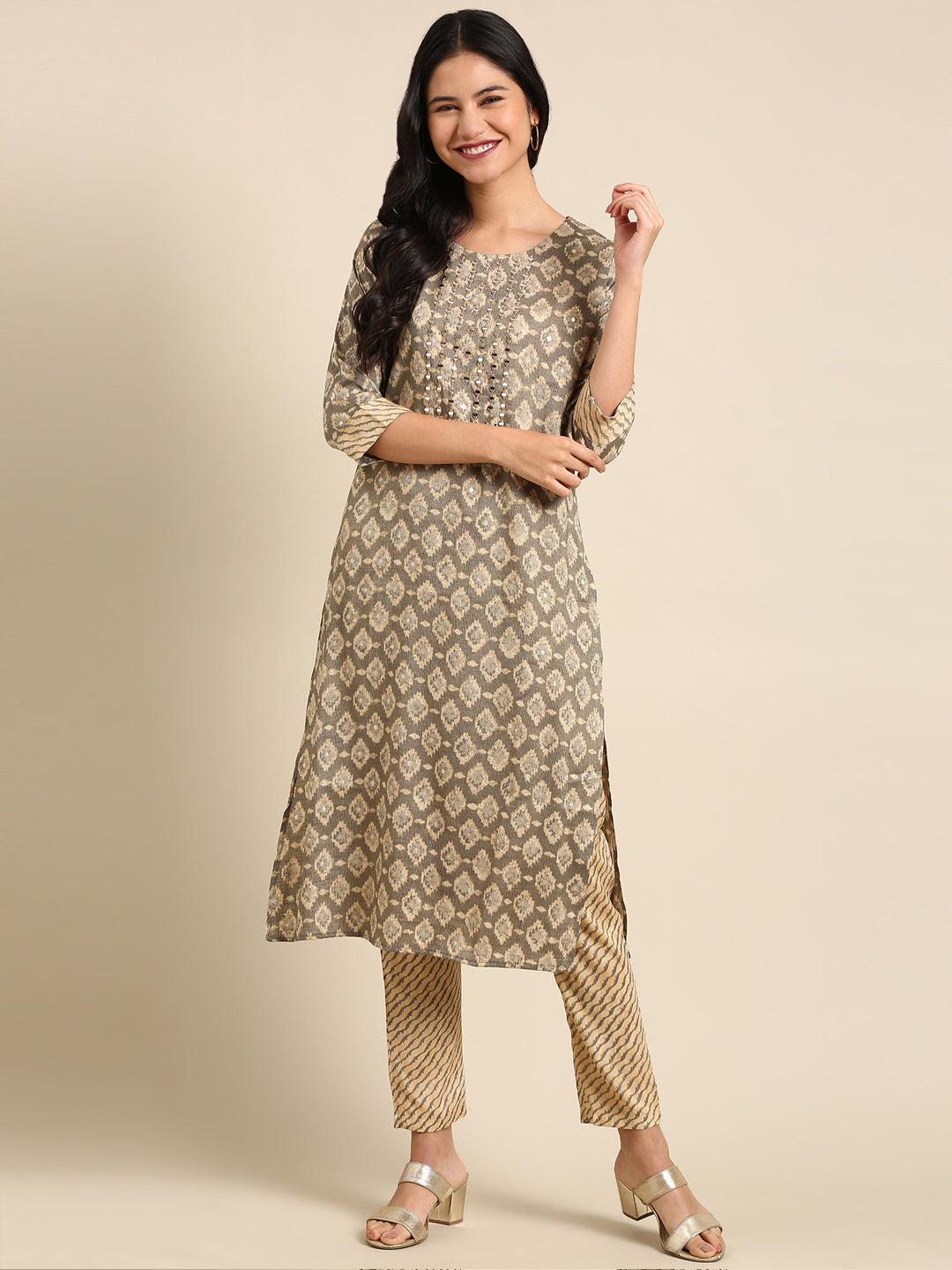 Women Graphic Grey Straight Kurta Set