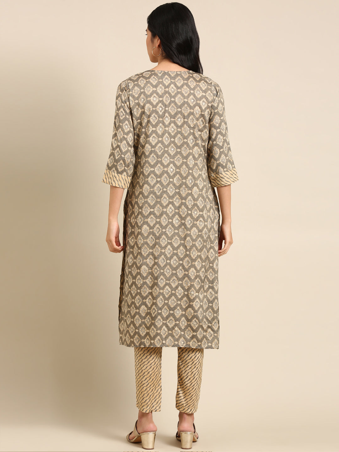 Women Graphic Grey Straight Kurta Set