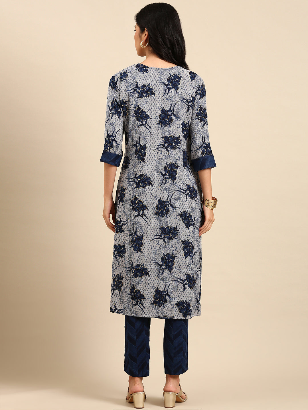 Women Floral Grey Straight Kurta Set