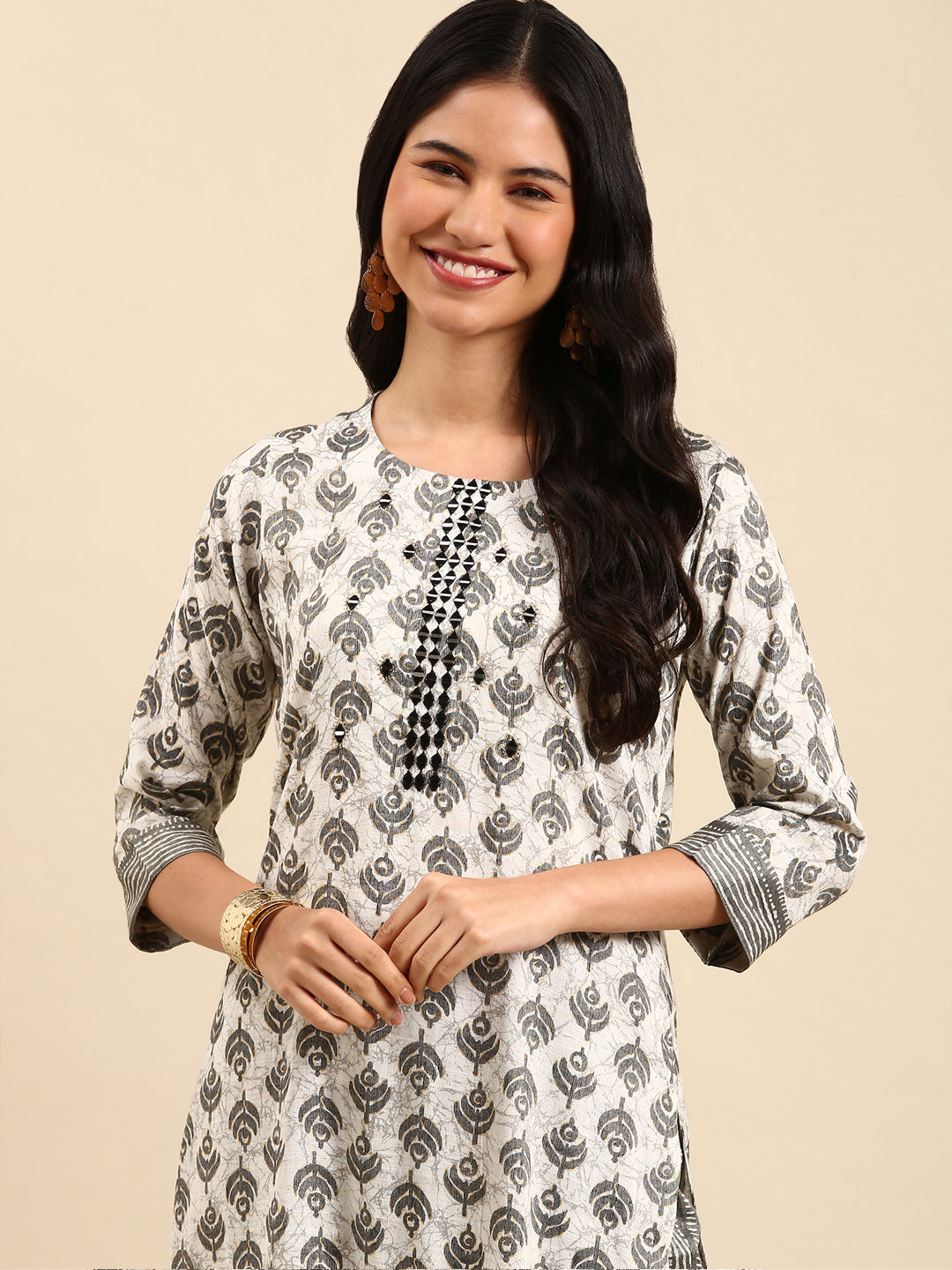 Women Graphic Off White Straight Kurta Set