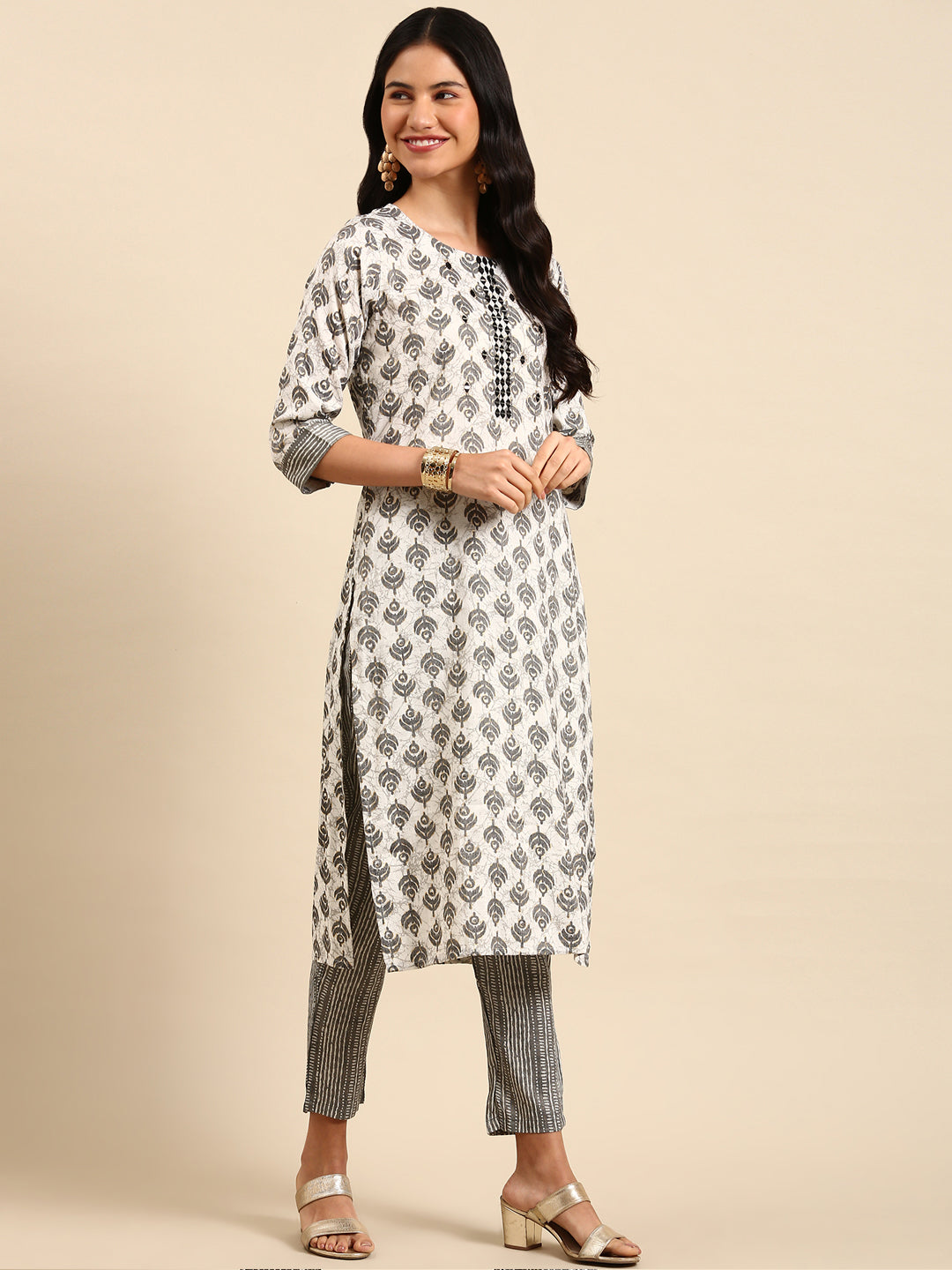 Women Graphic Off White Straight Kurta Set