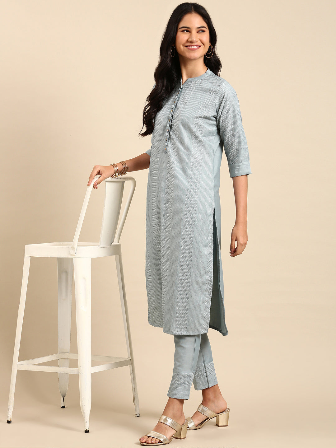 Women Solid Blue Straight Kurta Set