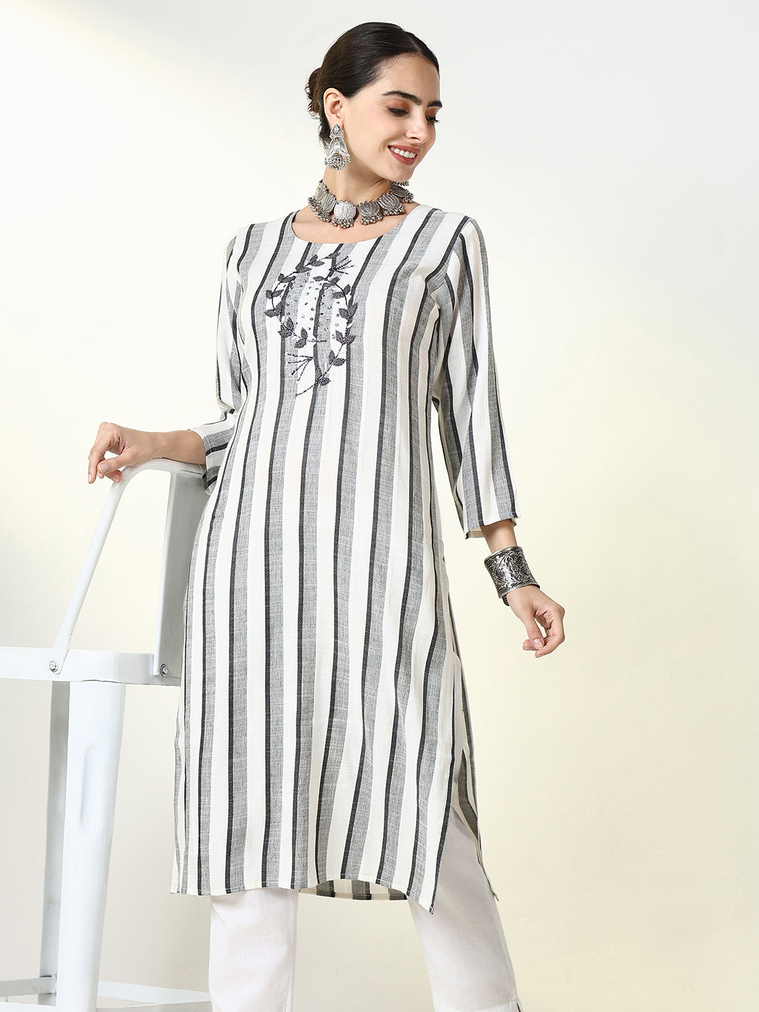 Women Grey Striped Straight Kurta