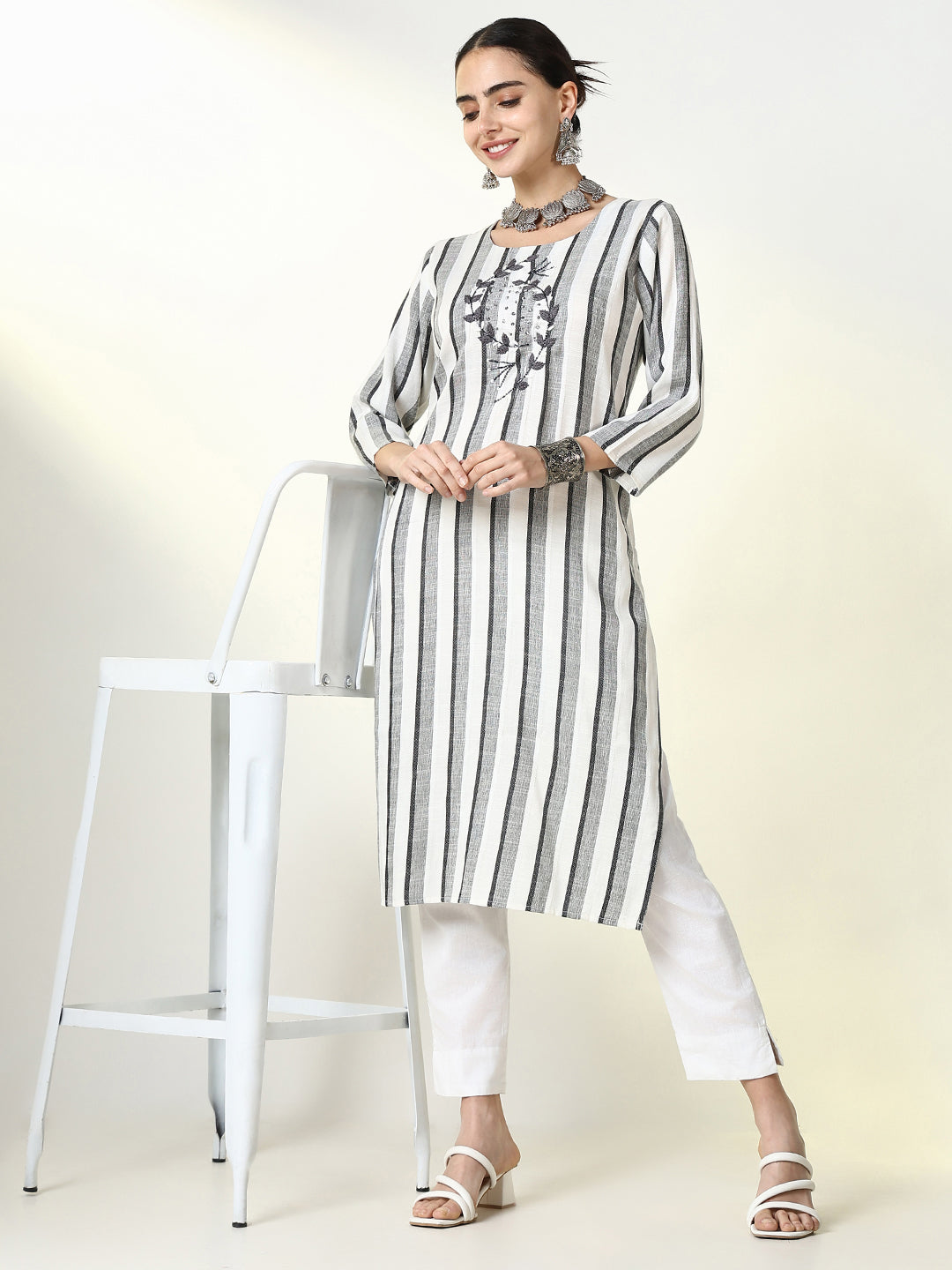 Women Grey Striped Straight Kurta