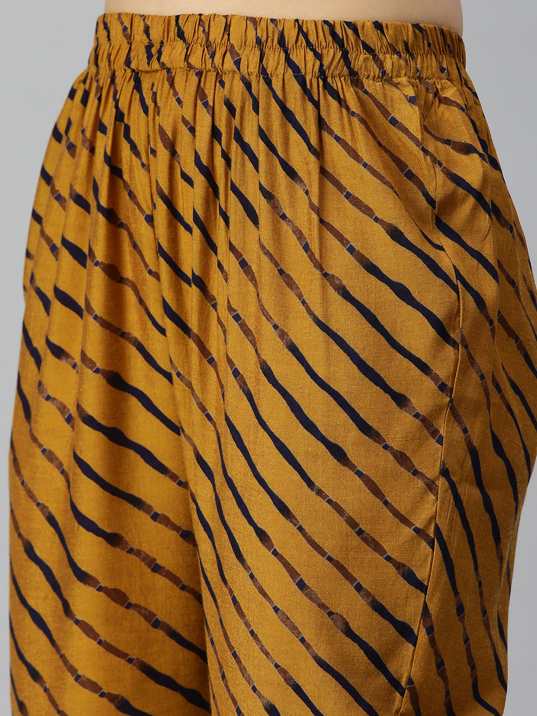 Women Straight Mustard Printed Kurta and Trousers