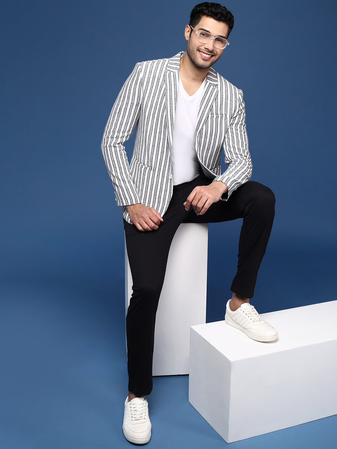 Men White Slim Fit Single Breasted Blazer