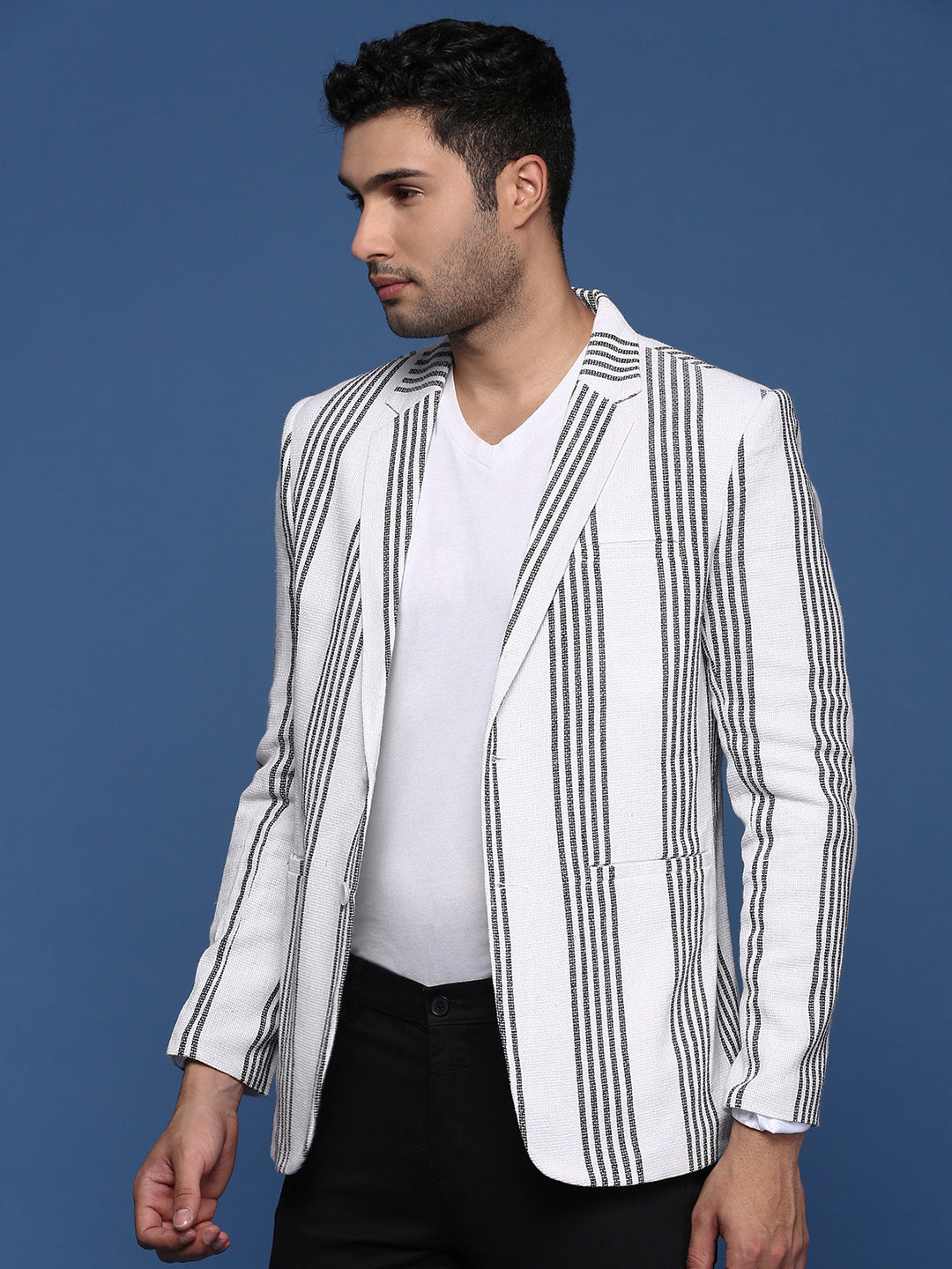 Men White Slim Fit Single Breasted Blazer