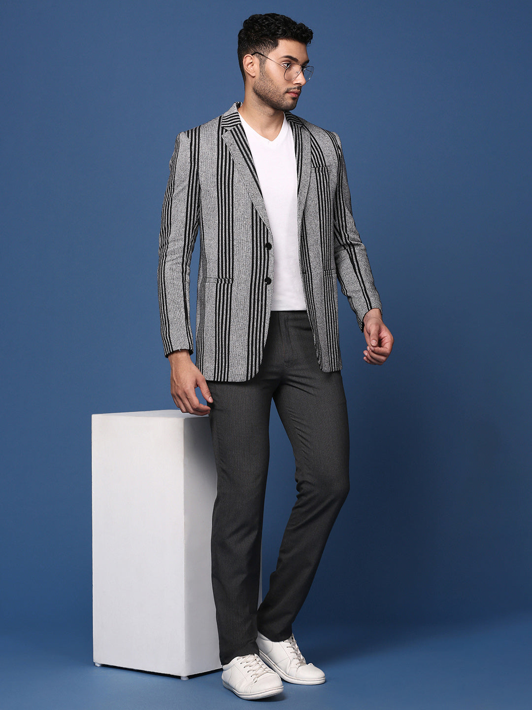 Men Grey Slim Fit Single Breasted Blazer