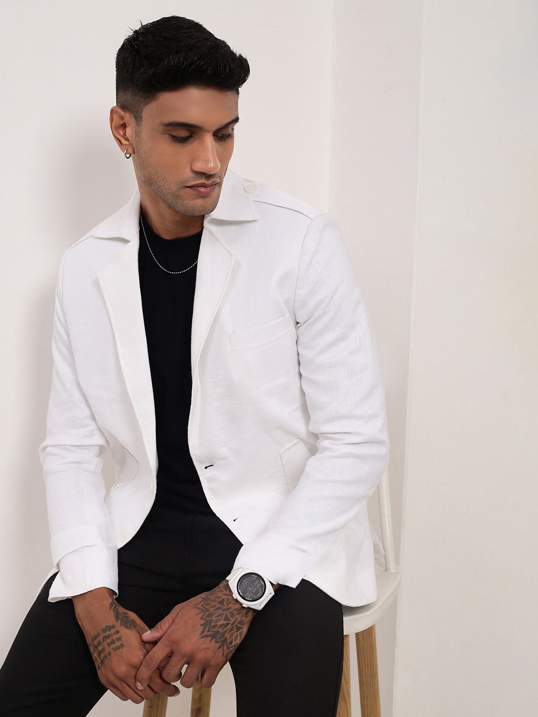 Men White Solid Single Breasted Blazer