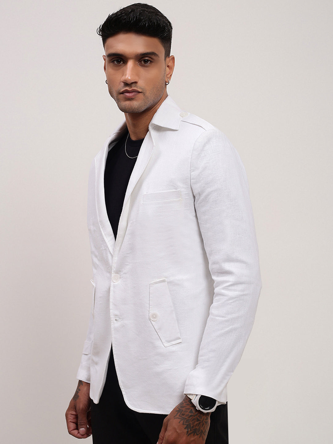 Men White Solid Single Breasted Blazer