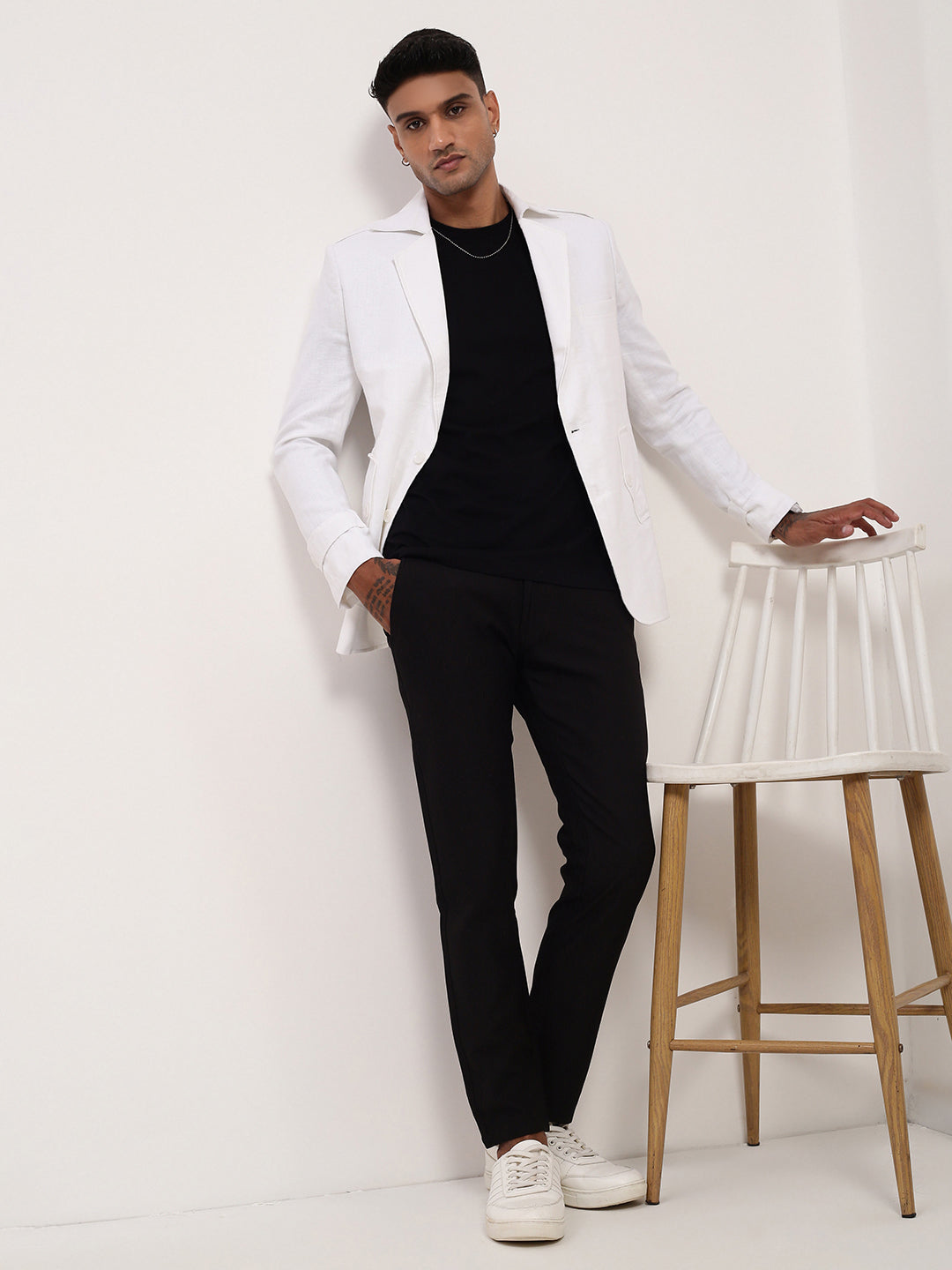 Men White Solid Single Breasted Blazer