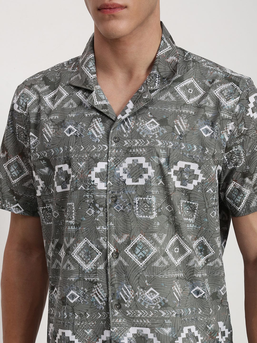 Men's Green Geometric Cuban Collar Relaxed Fit Shirt