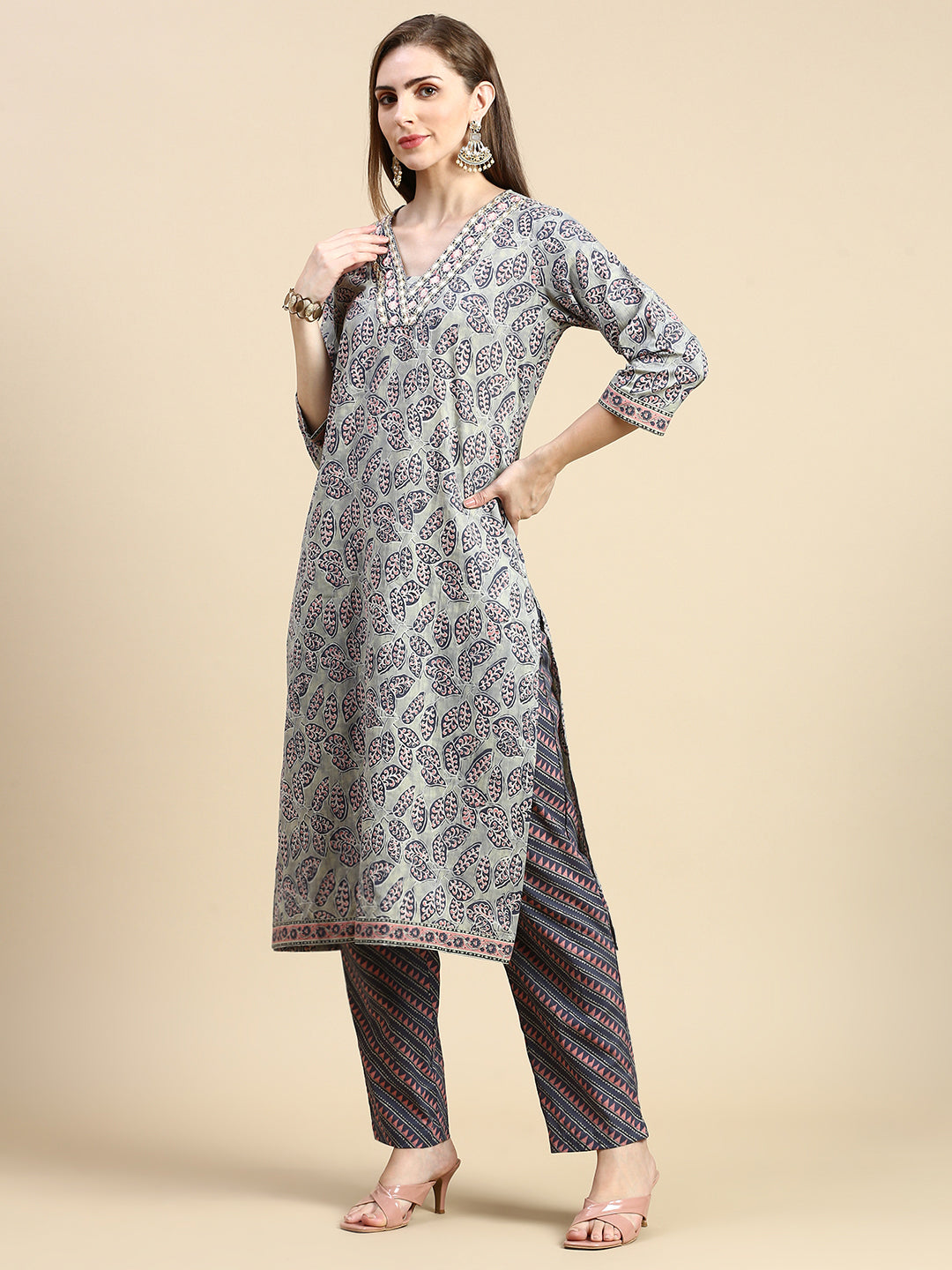 Women Floral Grey Straight Kurta Set with Dupatta