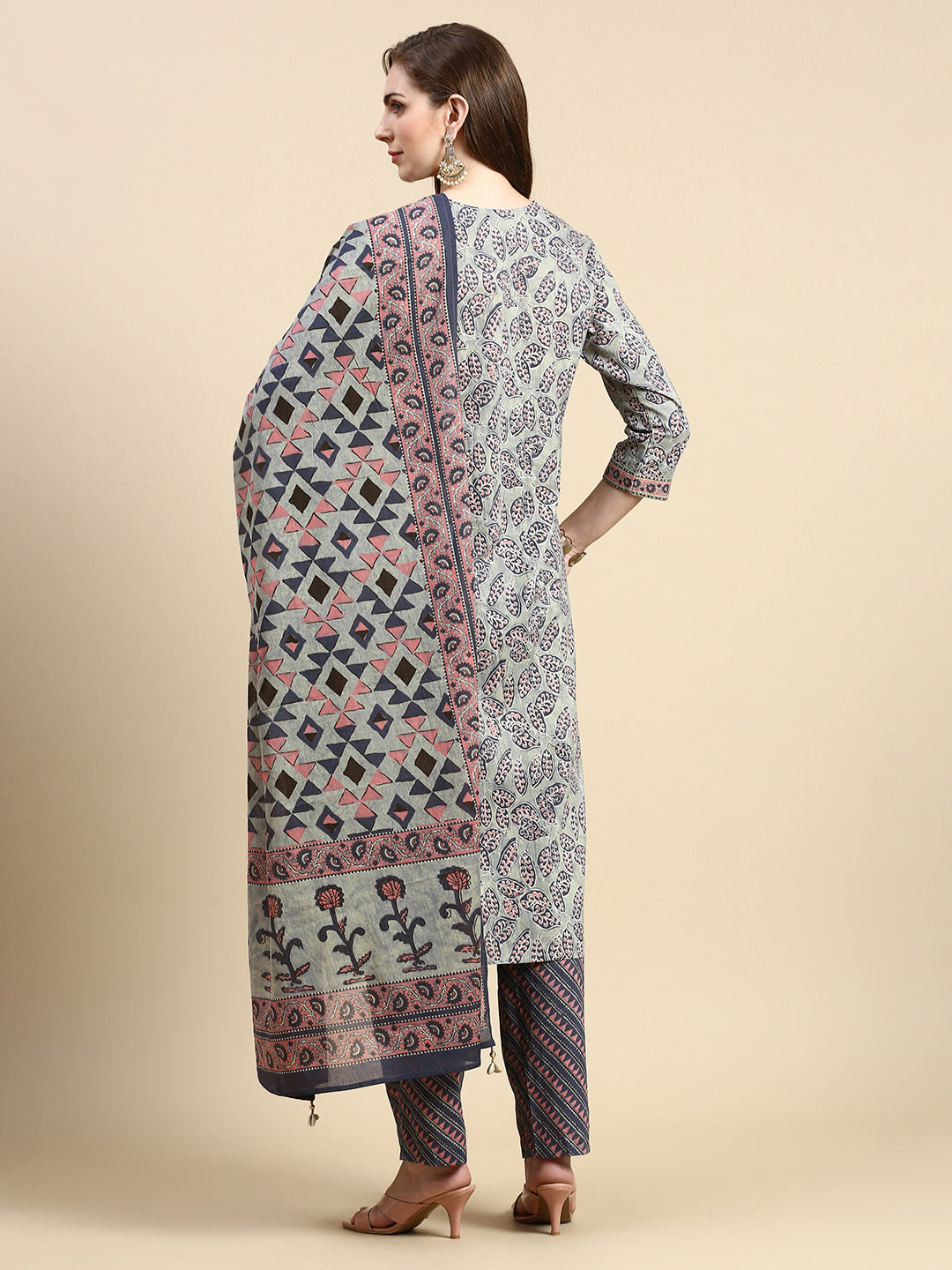 Women Floral Grey Straight Kurta Set with Dupatta