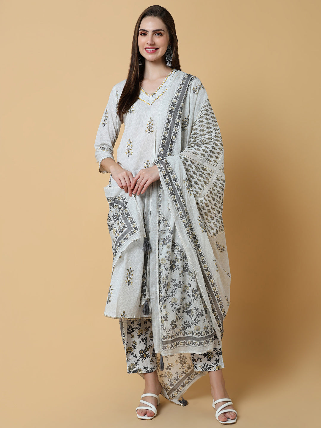 Women Graphic Off White Straight Kurta Set with Dupatta