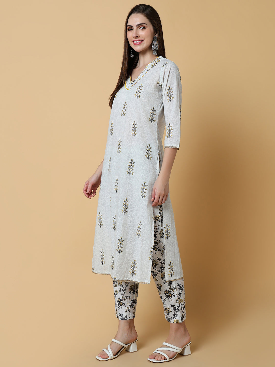 Women Graphic Off White Straight Kurta Set with Dupatta