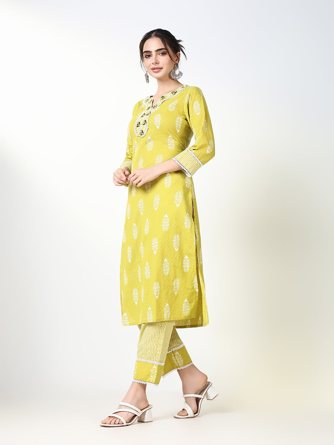 Women Graphic Green Straight Kurta Set with Dupatta