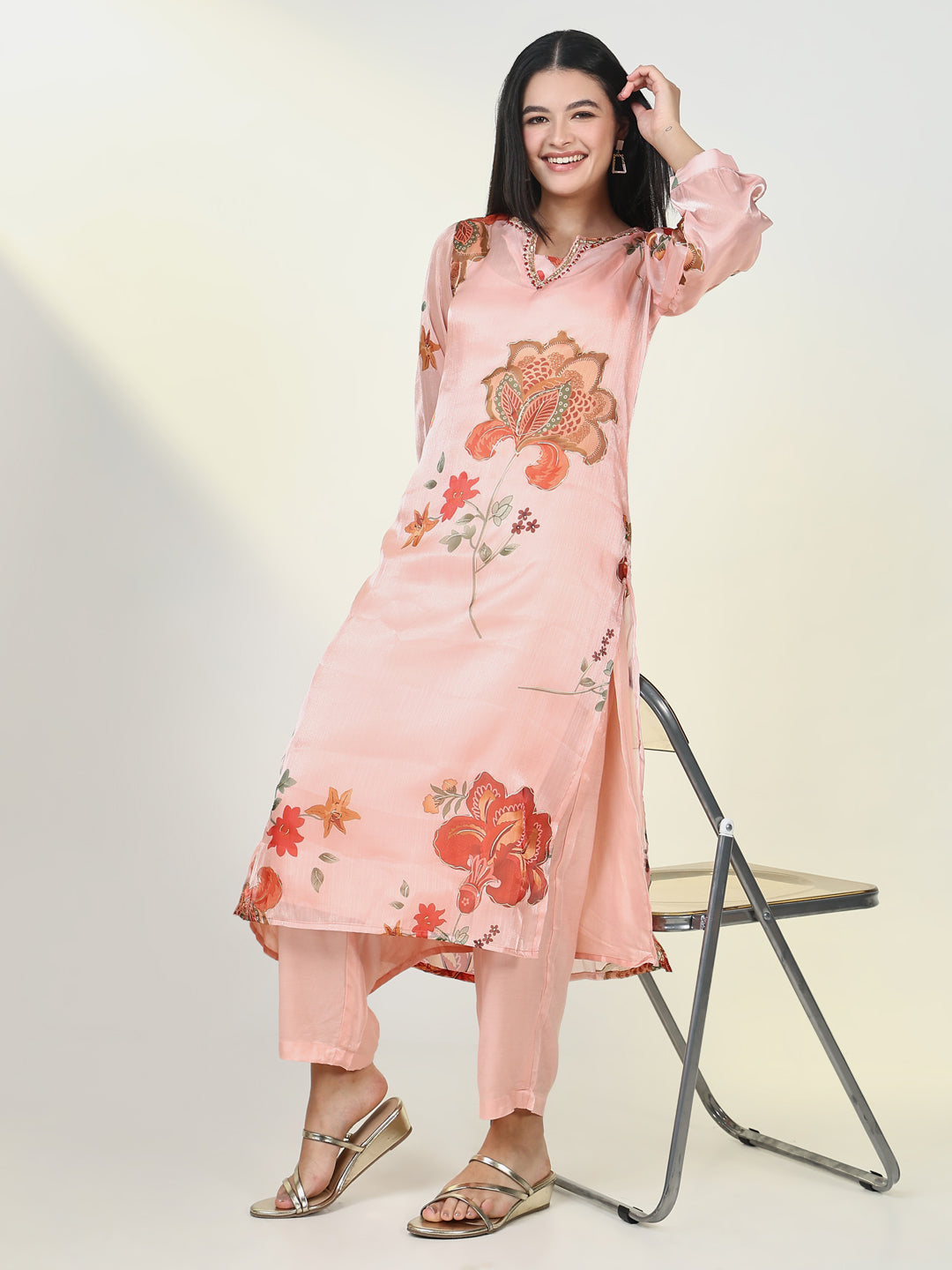 Women Floral Peach Kurta Set with Inner Slip