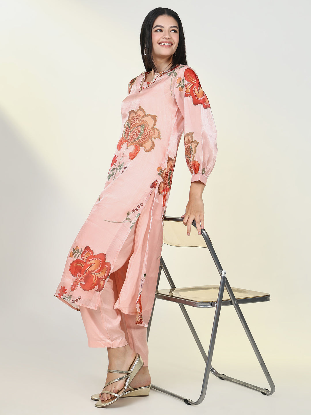 Women Floral Peach Kurta Set with Inner Slip