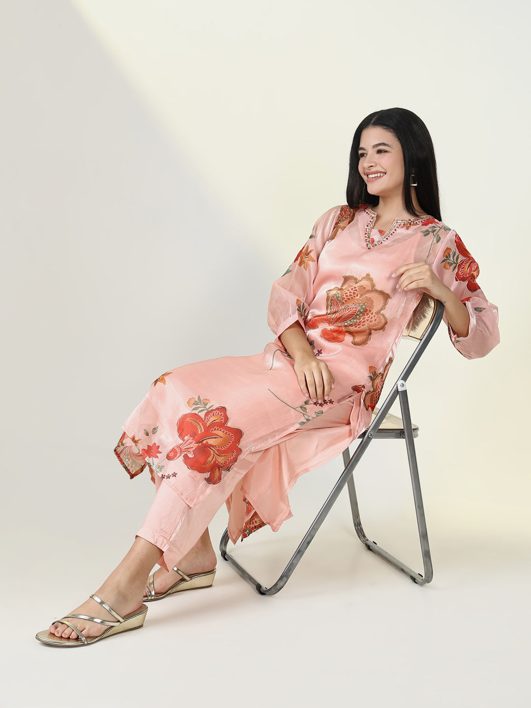 Women Floral Peach Kurta Set with Inner Slip