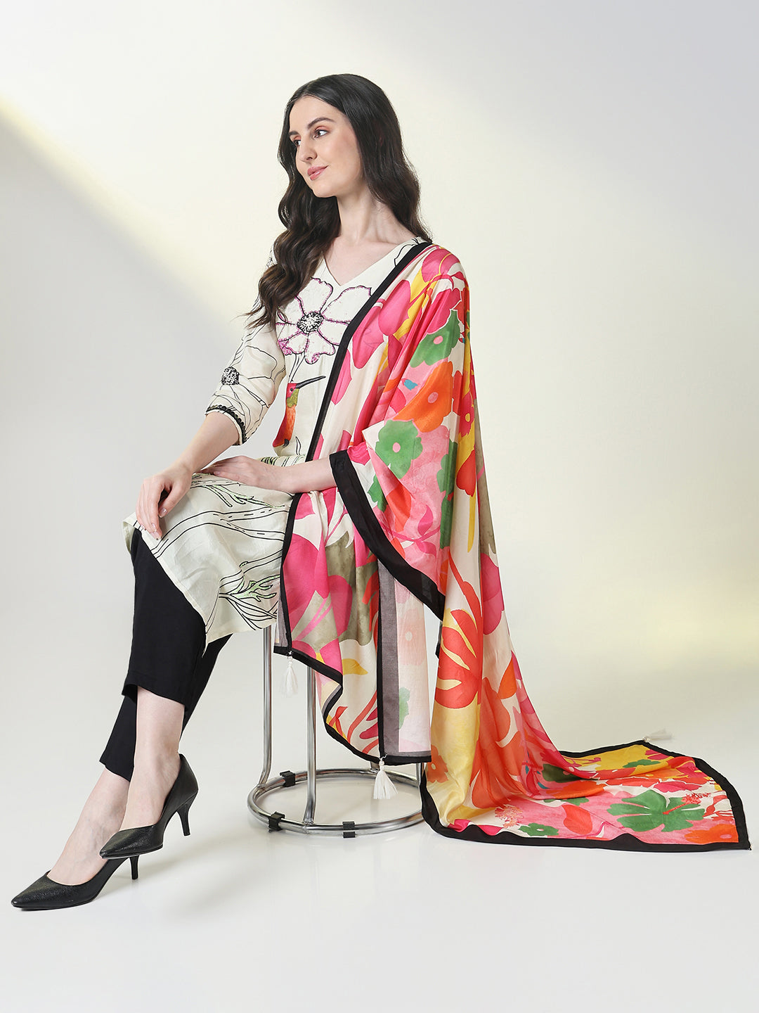 Women Off White Floral Straight Kurta Set with Dupatta