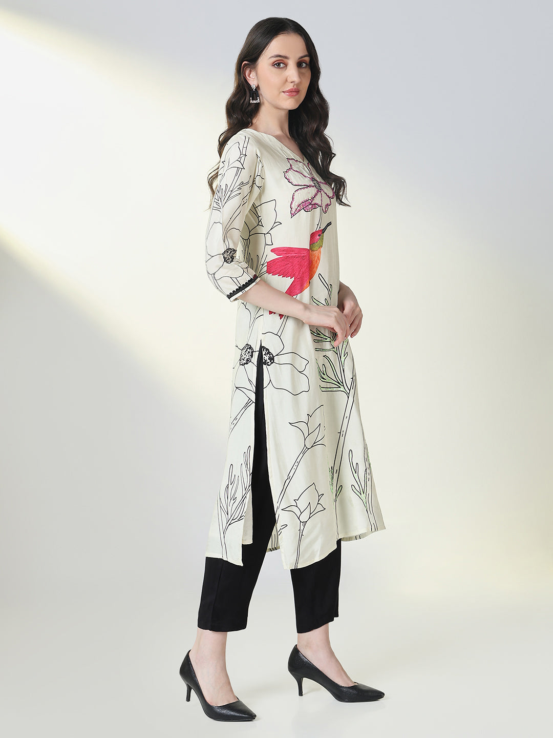 Women Off White Floral Straight Kurta Set with Dupatta