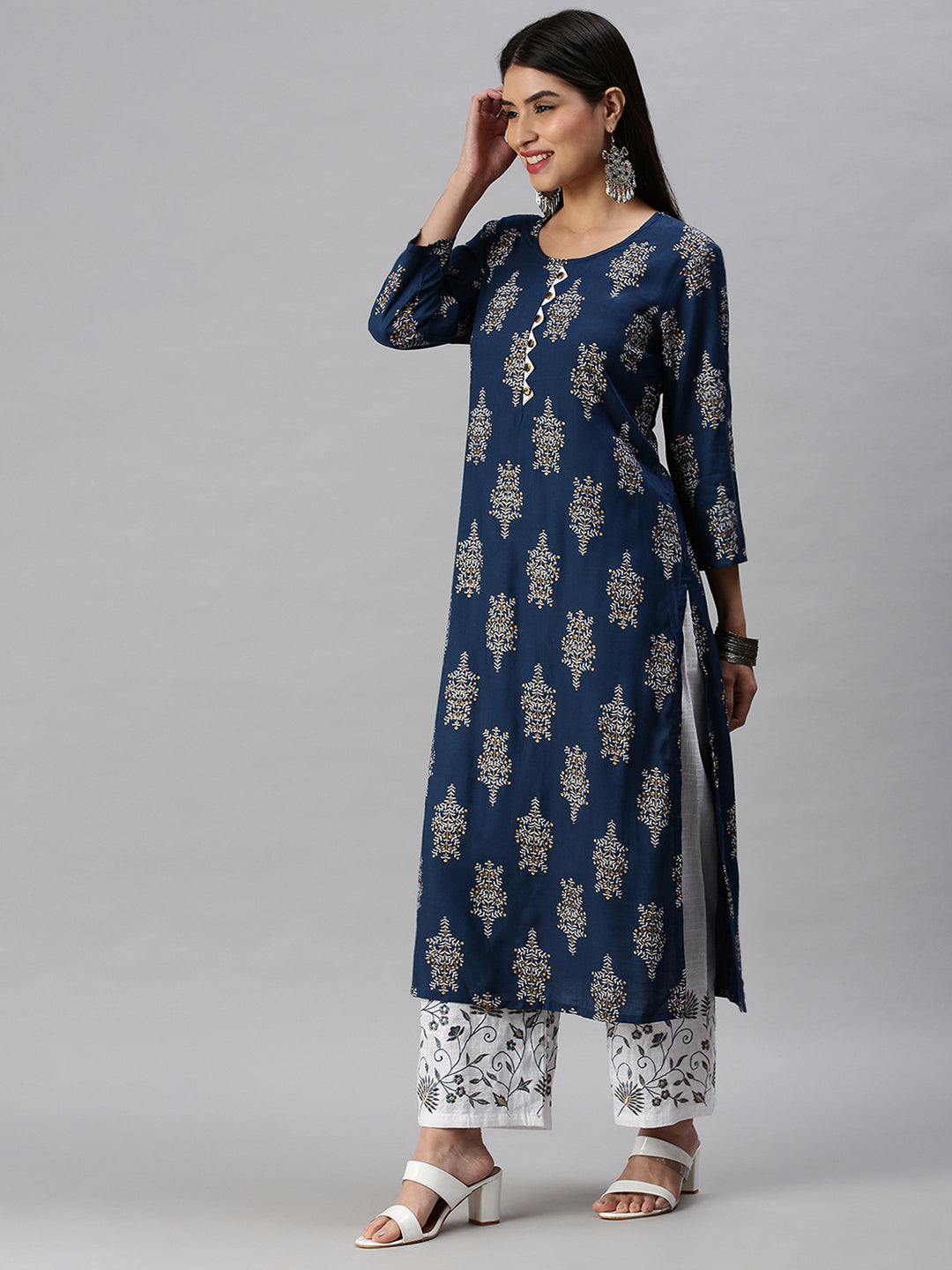 Women Straight Blue Printed Kurta and Trousers