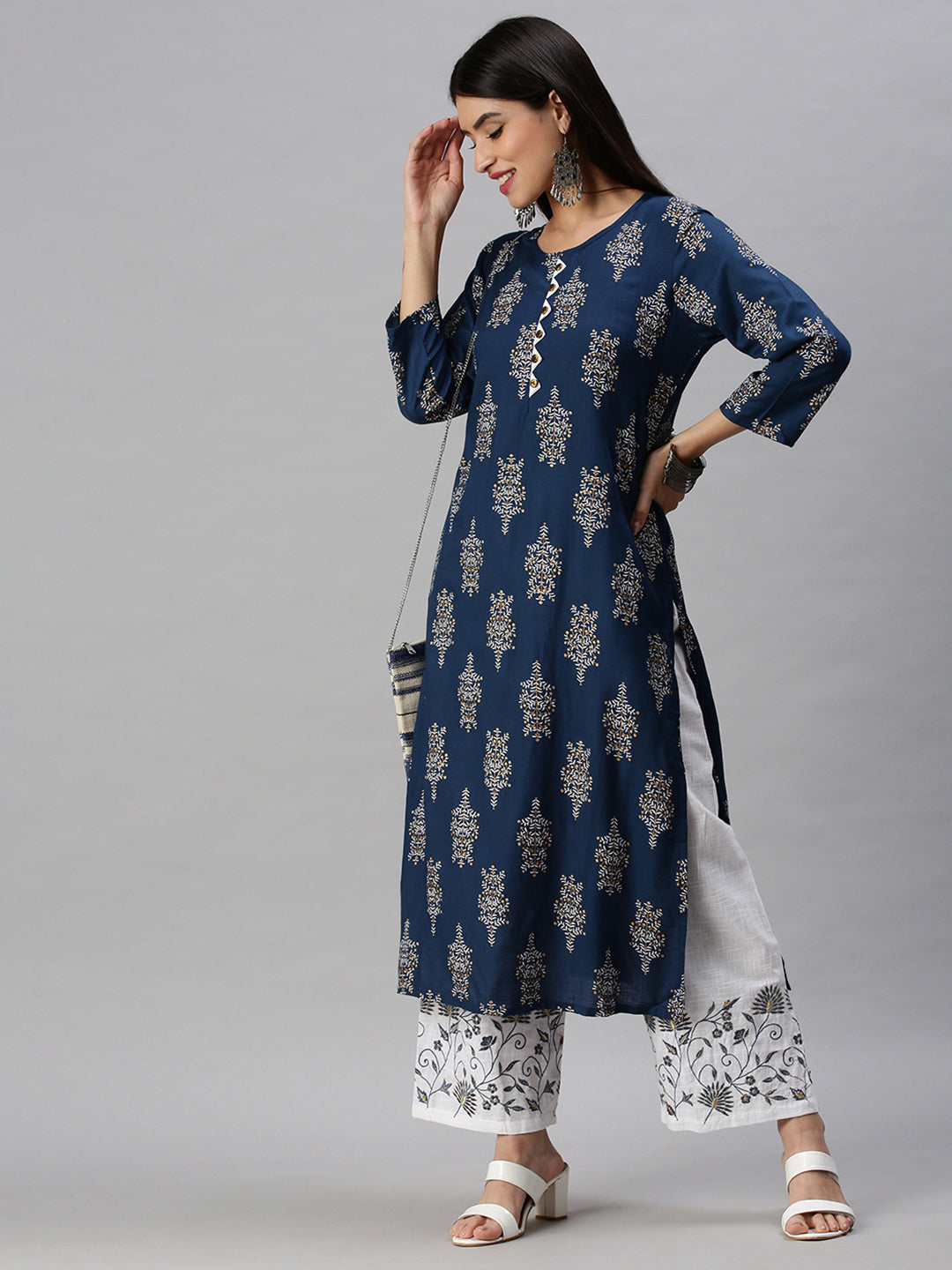 Women Straight Blue Printed Kurta and Trousers