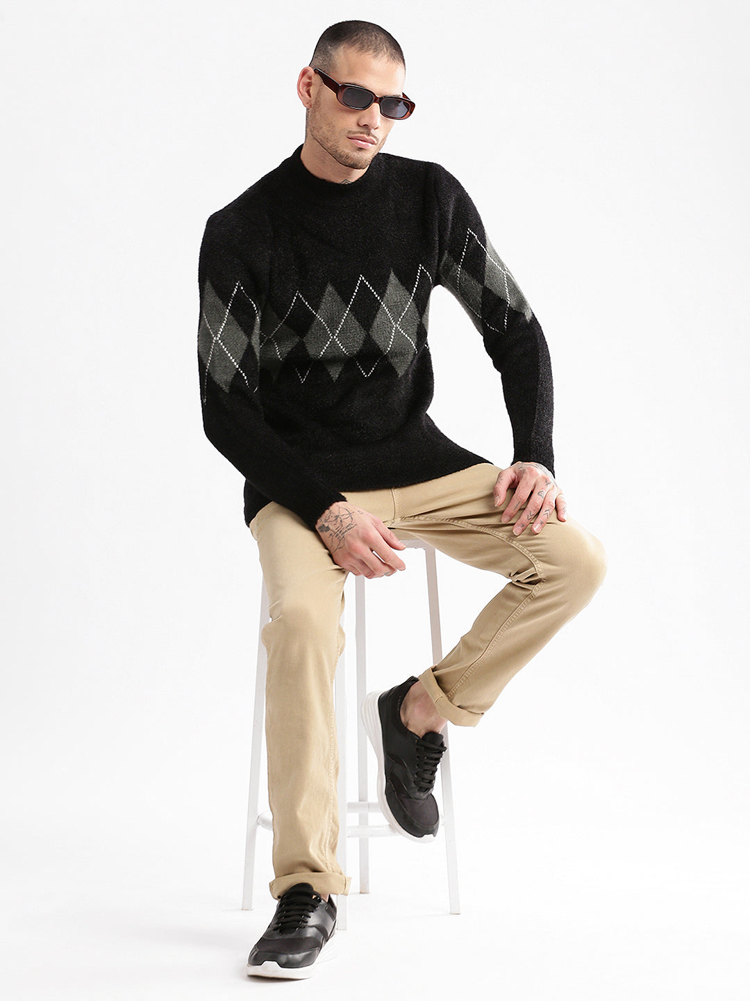 Men Round Neck Argyle Black Pullover