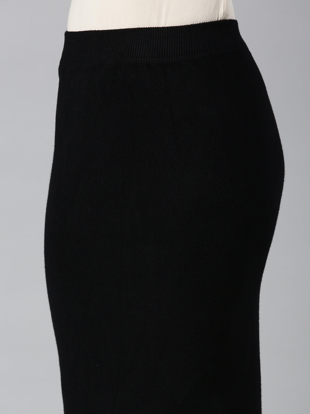 Women Solid Black Straight Midi Skirt