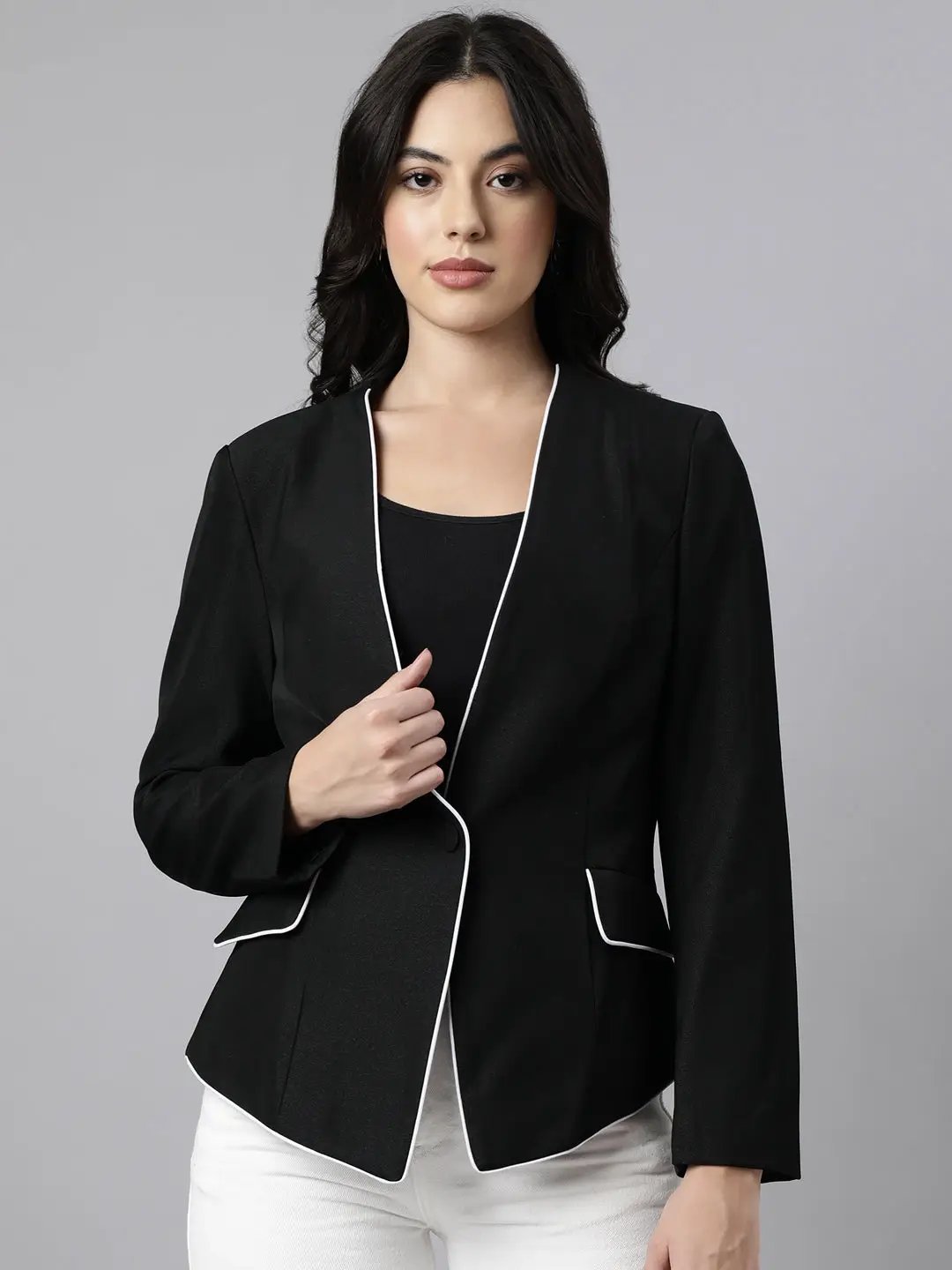 Women's Black Single-Breasted Blazer