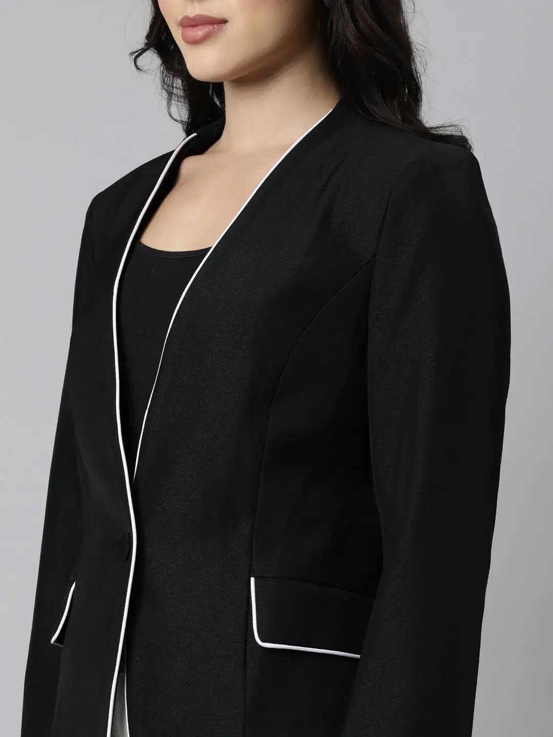 Women's Black Single-Breasted Blazer