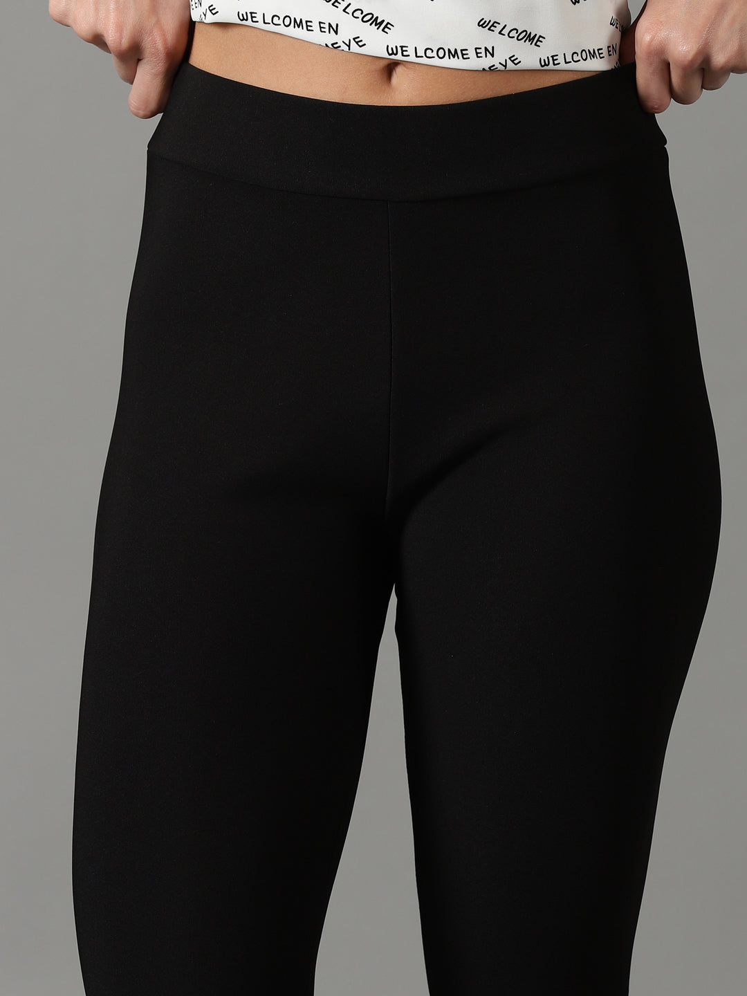 Women's Black Solid Leggings