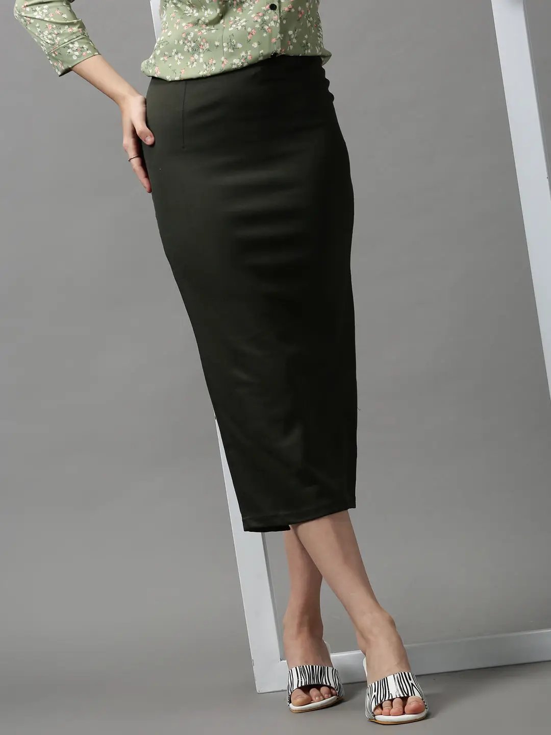 Women's Olive Solid Knee Length Pencil Skirt
