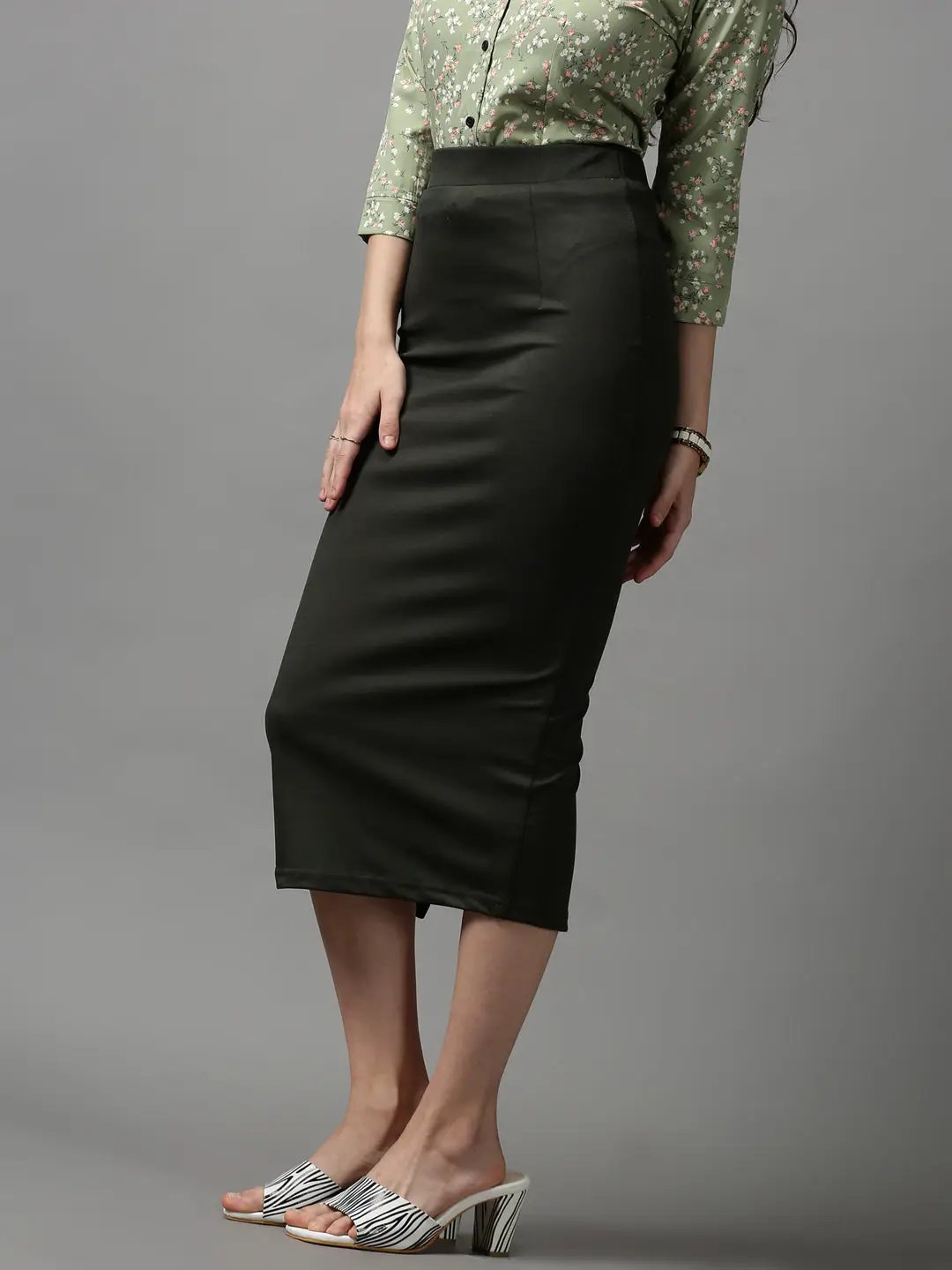 Women's Olive Solid Knee Length Pencil Skirt