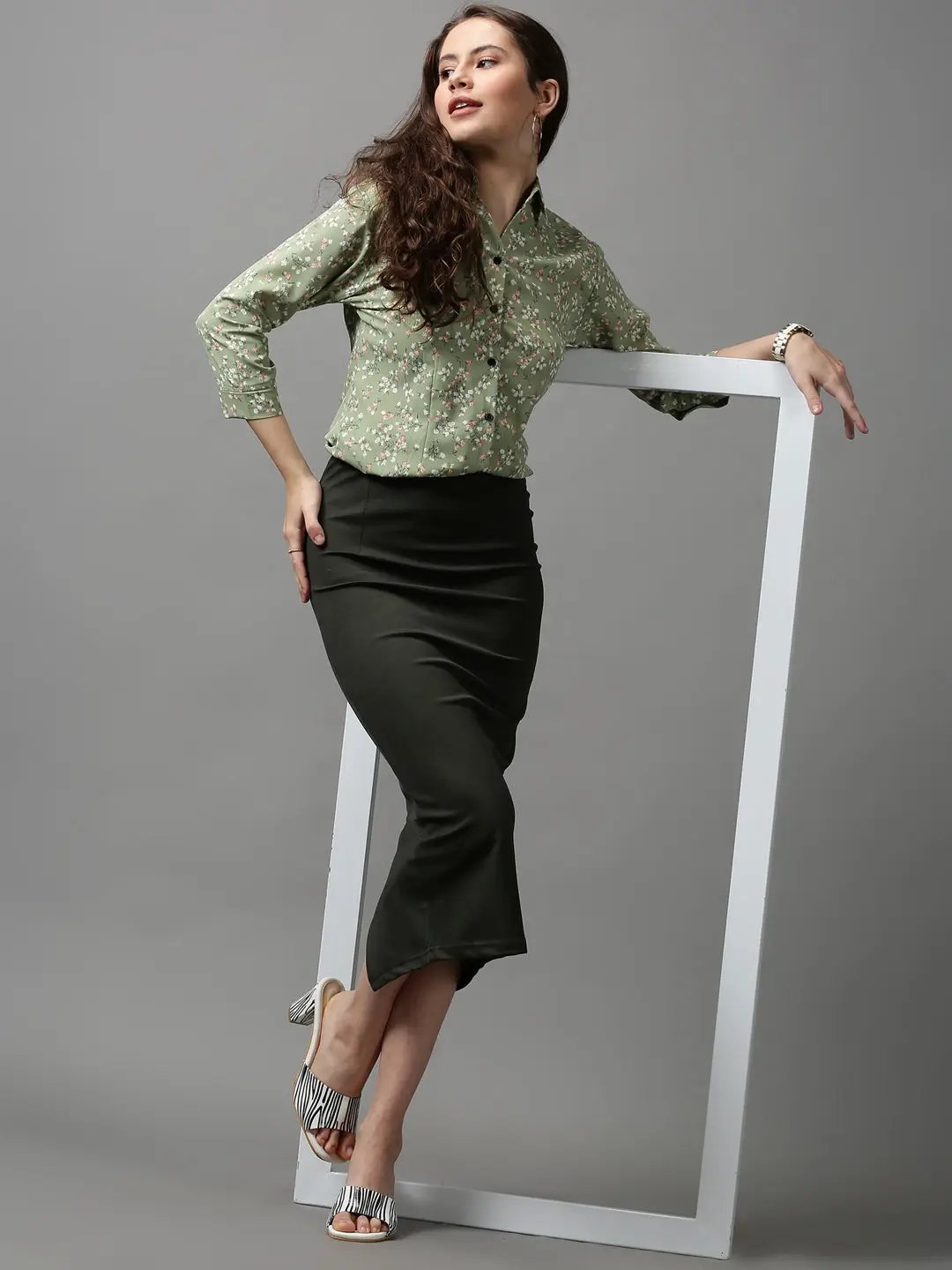 Women's Olive Solid Knee Length Pencil Skirt