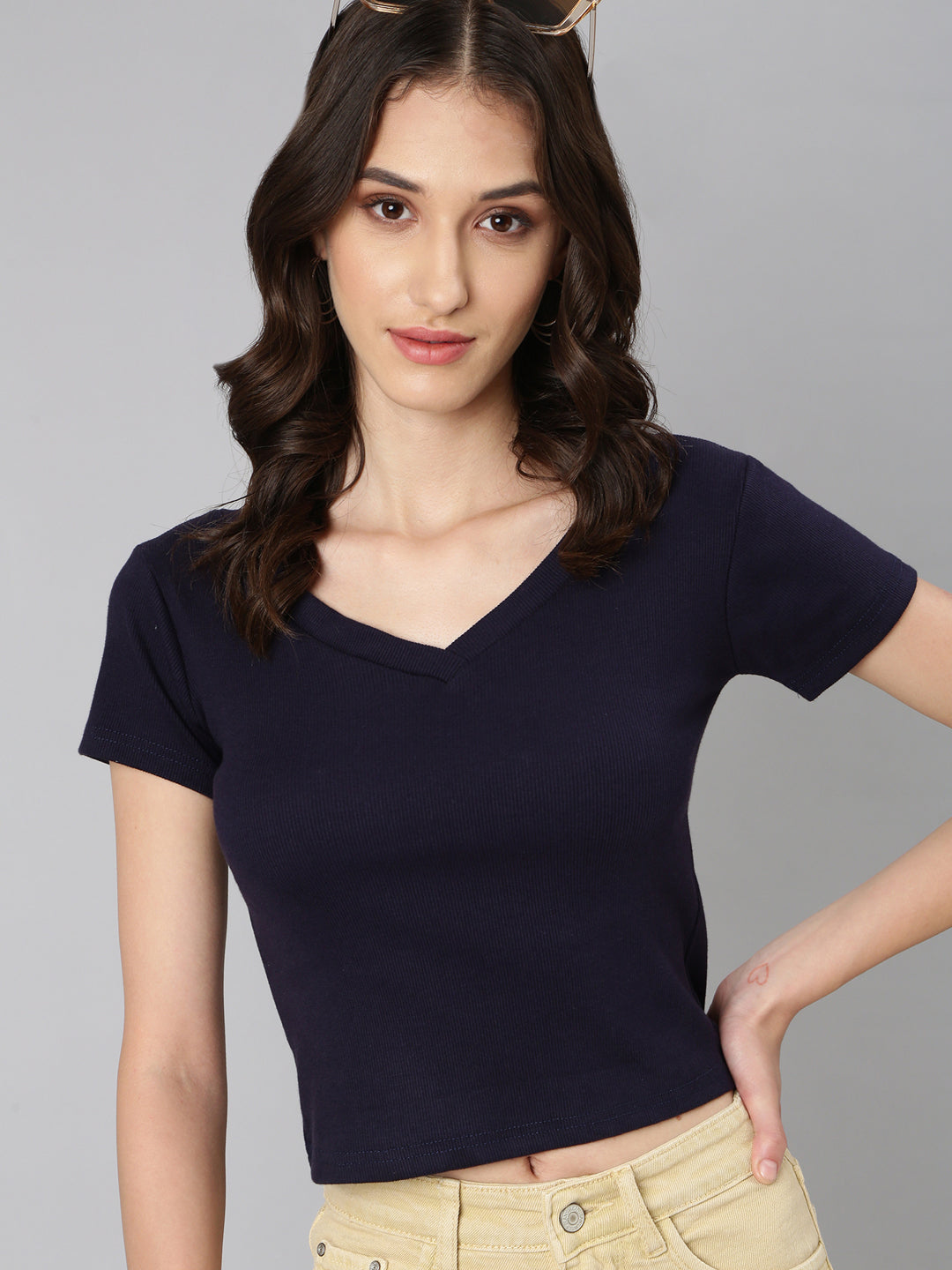 Women Navy Blue Solid Crop Slim Fit Tshirt