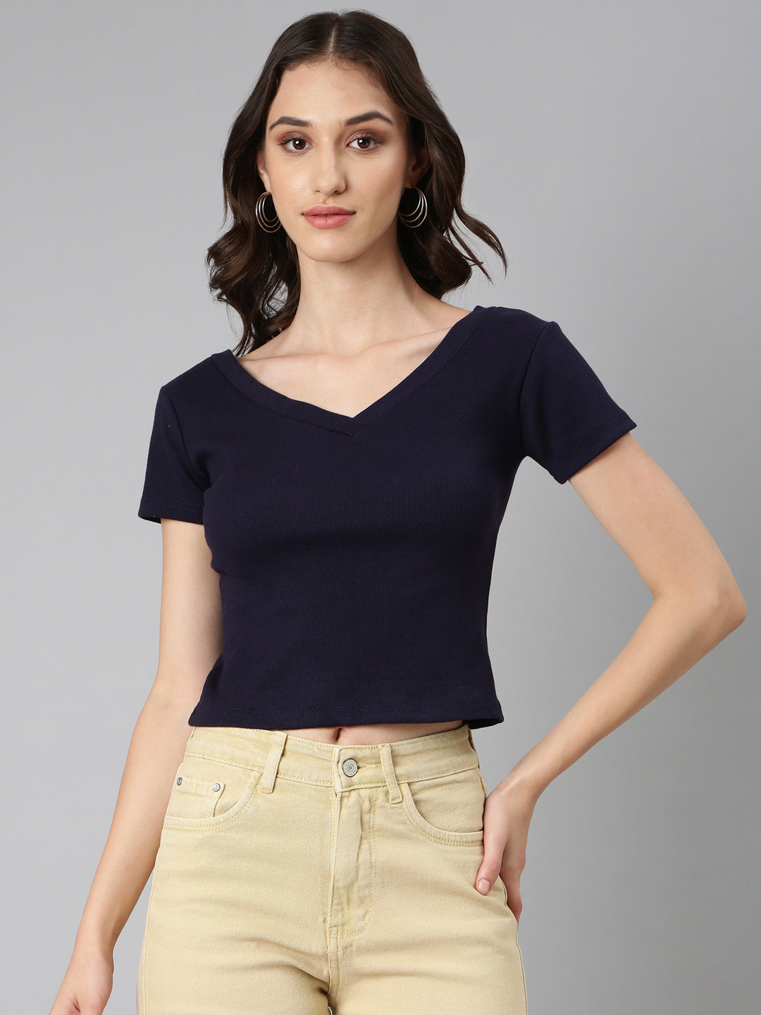 Women Navy Blue Solid Crop Slim Fit Tshirt