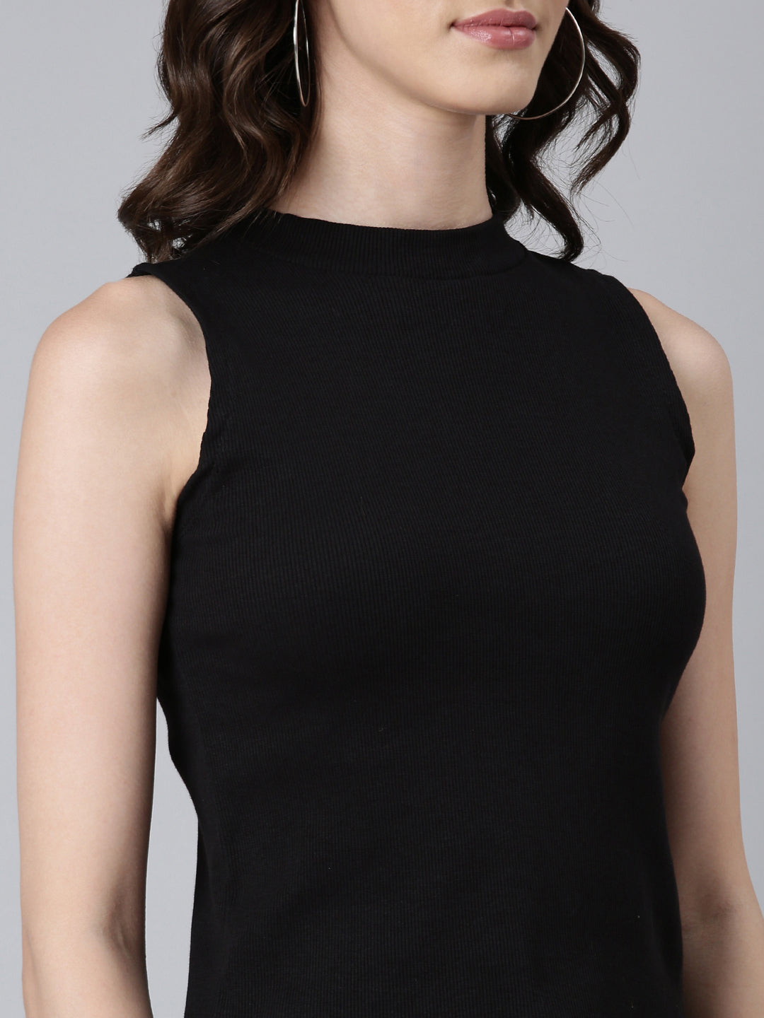 Women Black Solid Slim Fit Tshirt