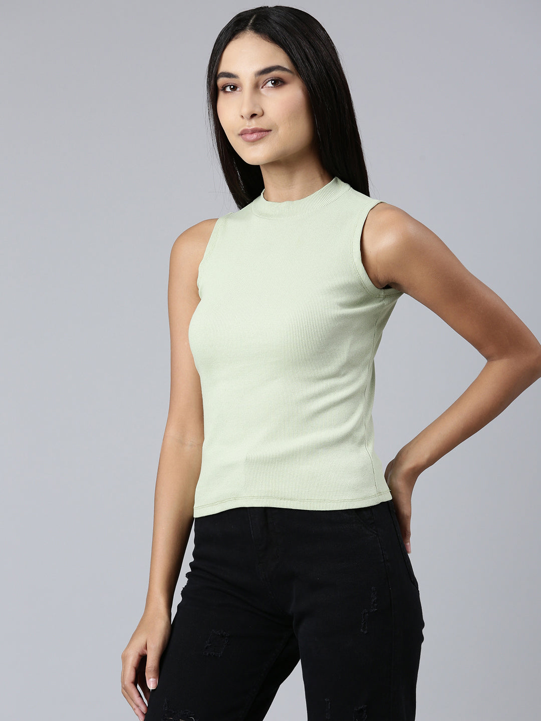 Women Green Solid Slim Fit Tshirt