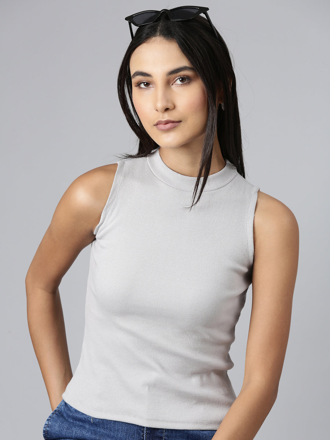 Women Grey Solid Slim Fit Tshirt