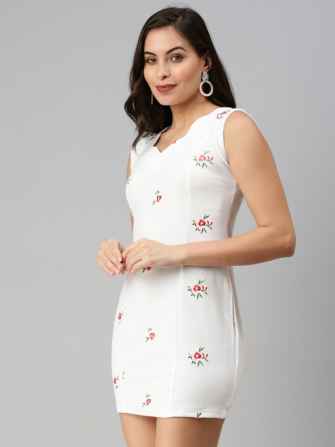 Women White Solid Sheath Dress