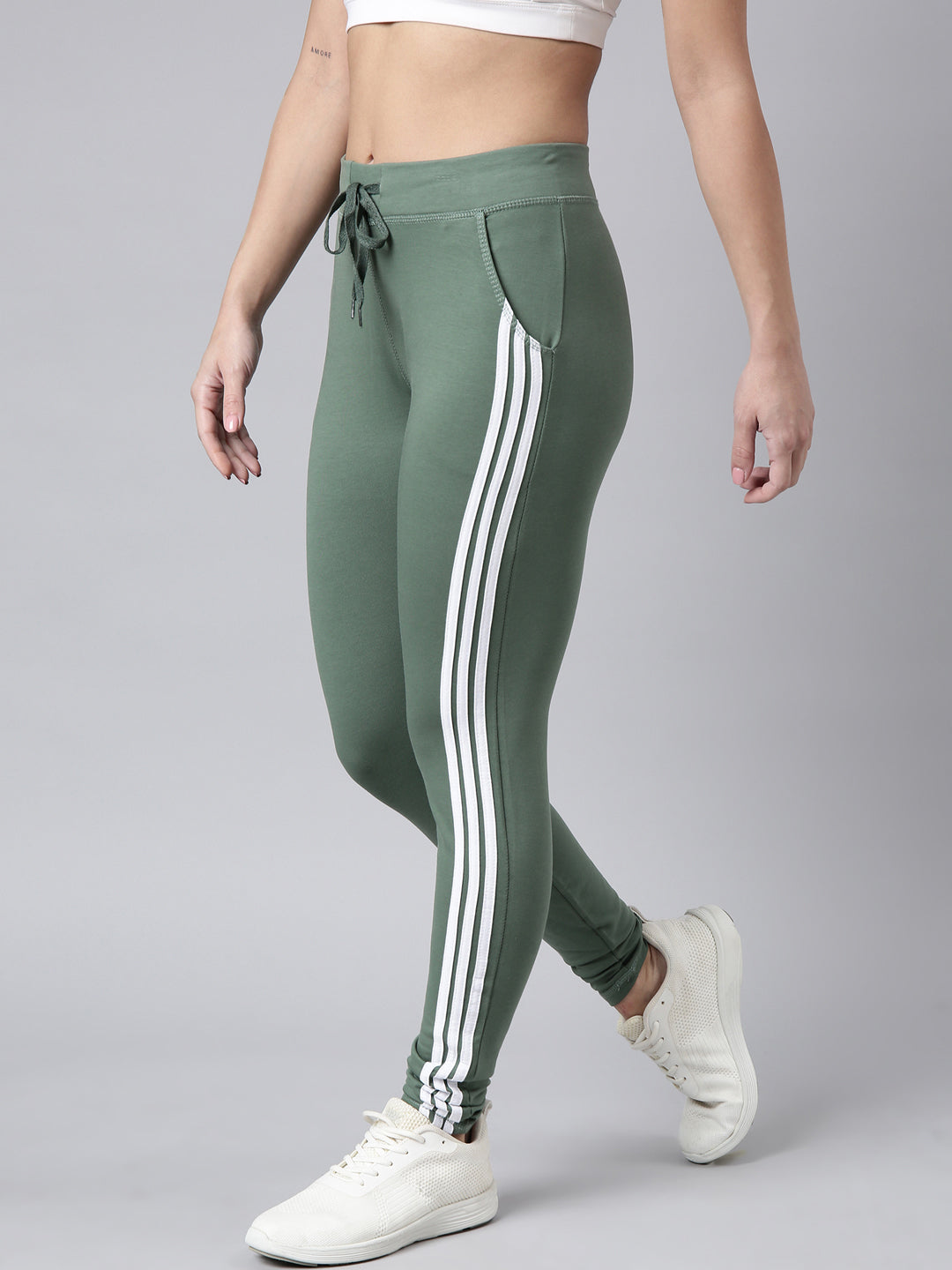 Women Solid Slim Fit Green Track Pant